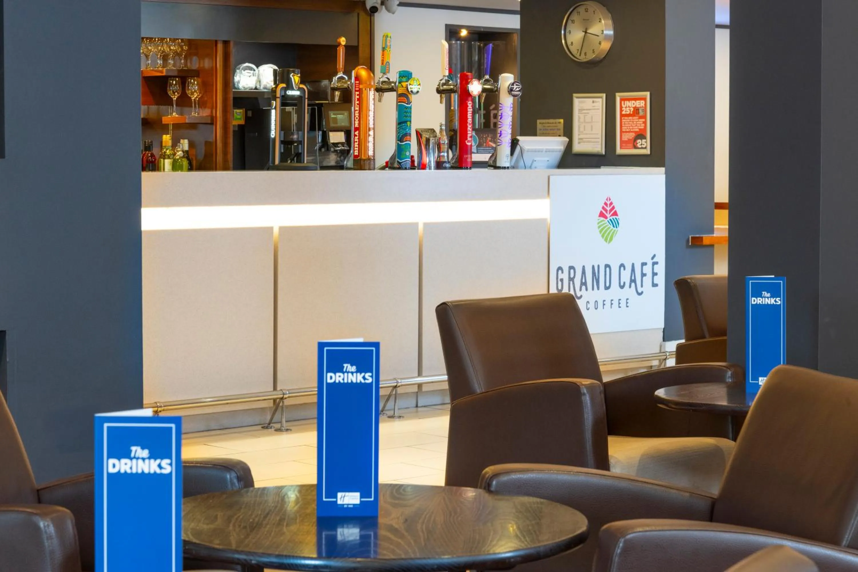 Lounge or bar in Holiday Inn Express Northampton - South by IHG