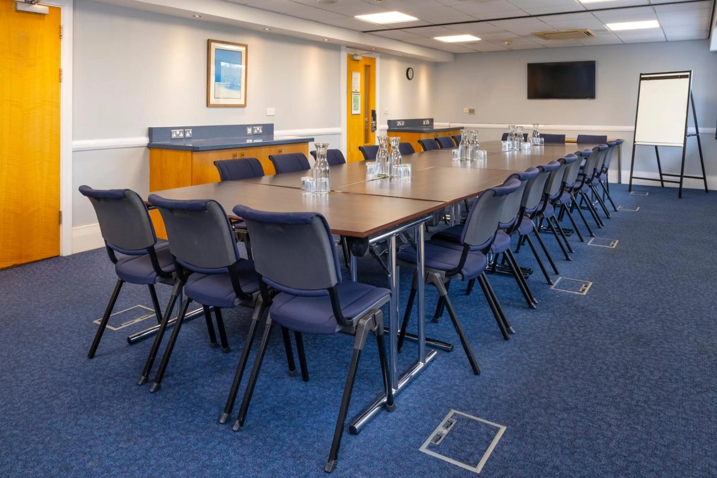 Meeting/conference room in Holiday Inn Express Northampton - South by IHG