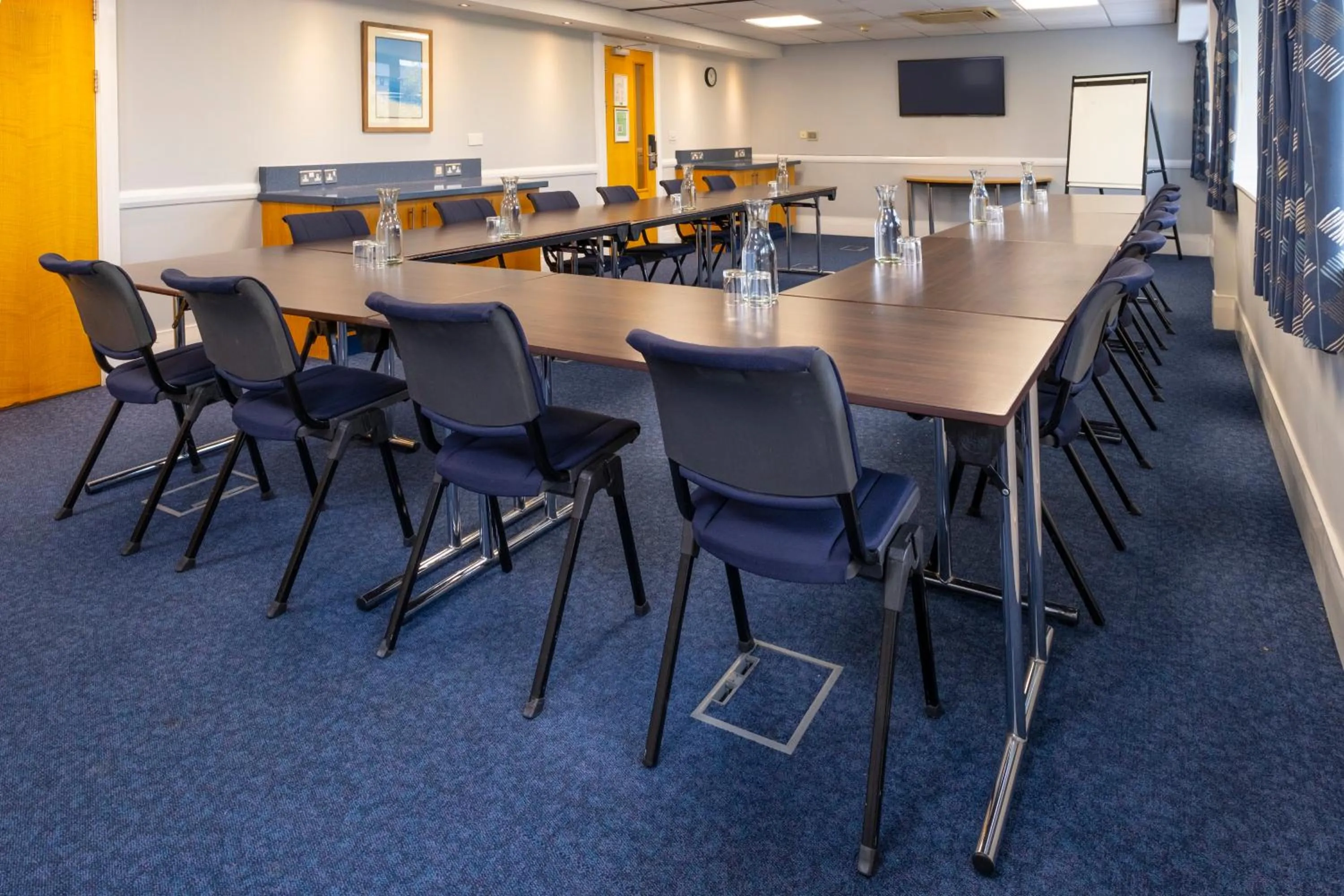 Meeting/conference room in Holiday Inn Express Northampton - South by IHG