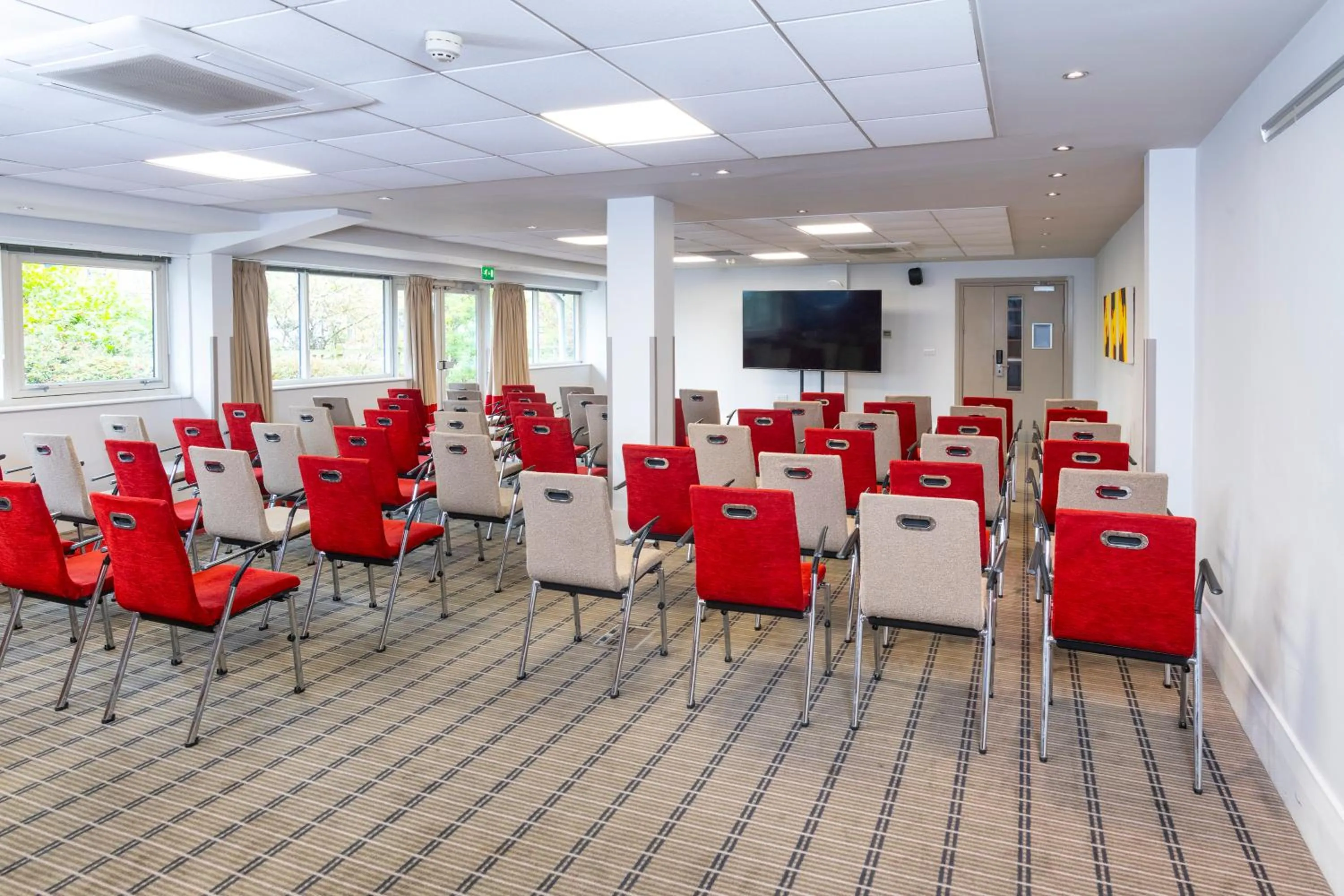 Meeting/conference room in Holiday Inn Express Northampton - South by IHG