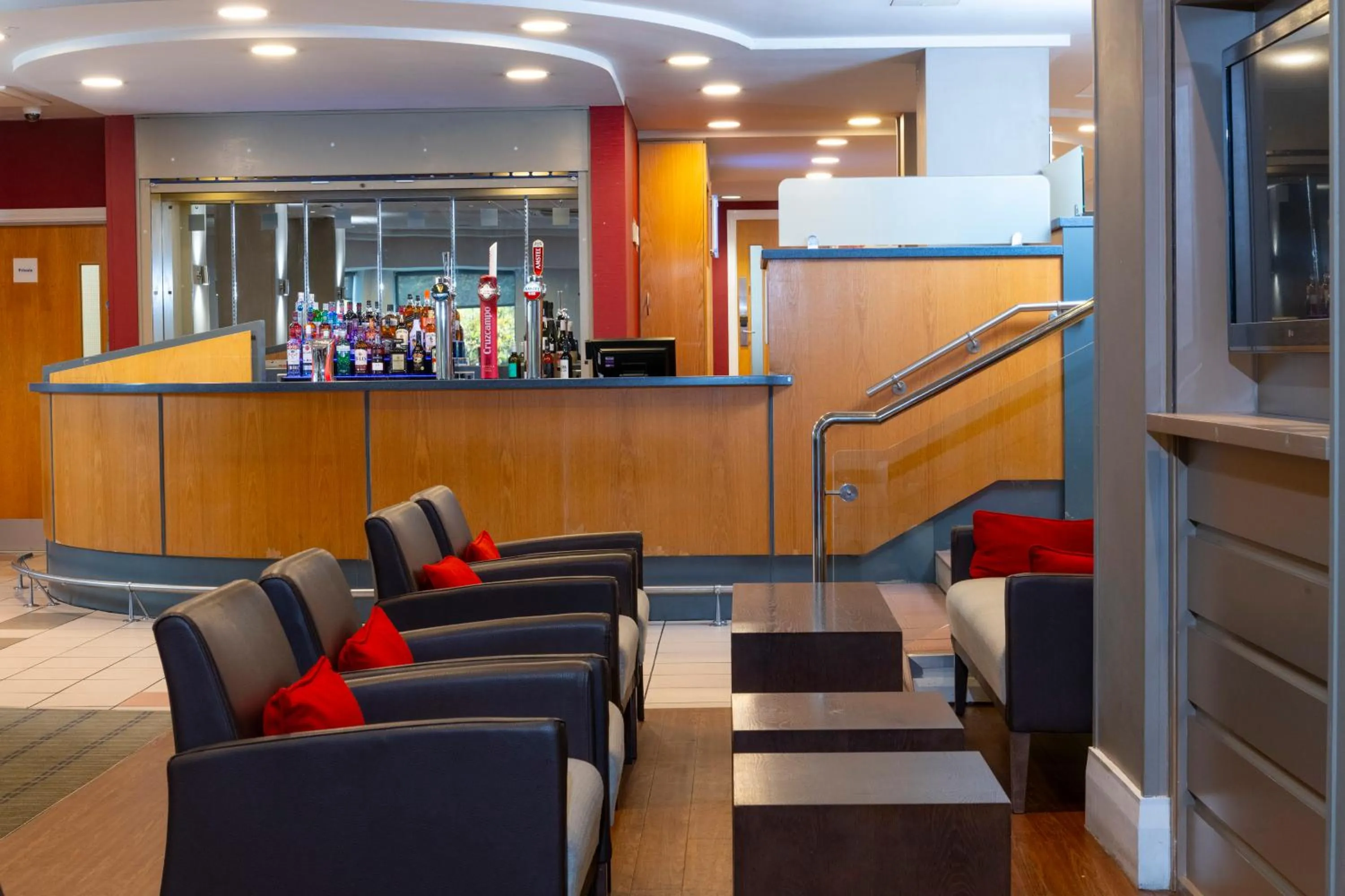 Lounge or bar in Holiday Inn Express Droitwich Spa by IHG