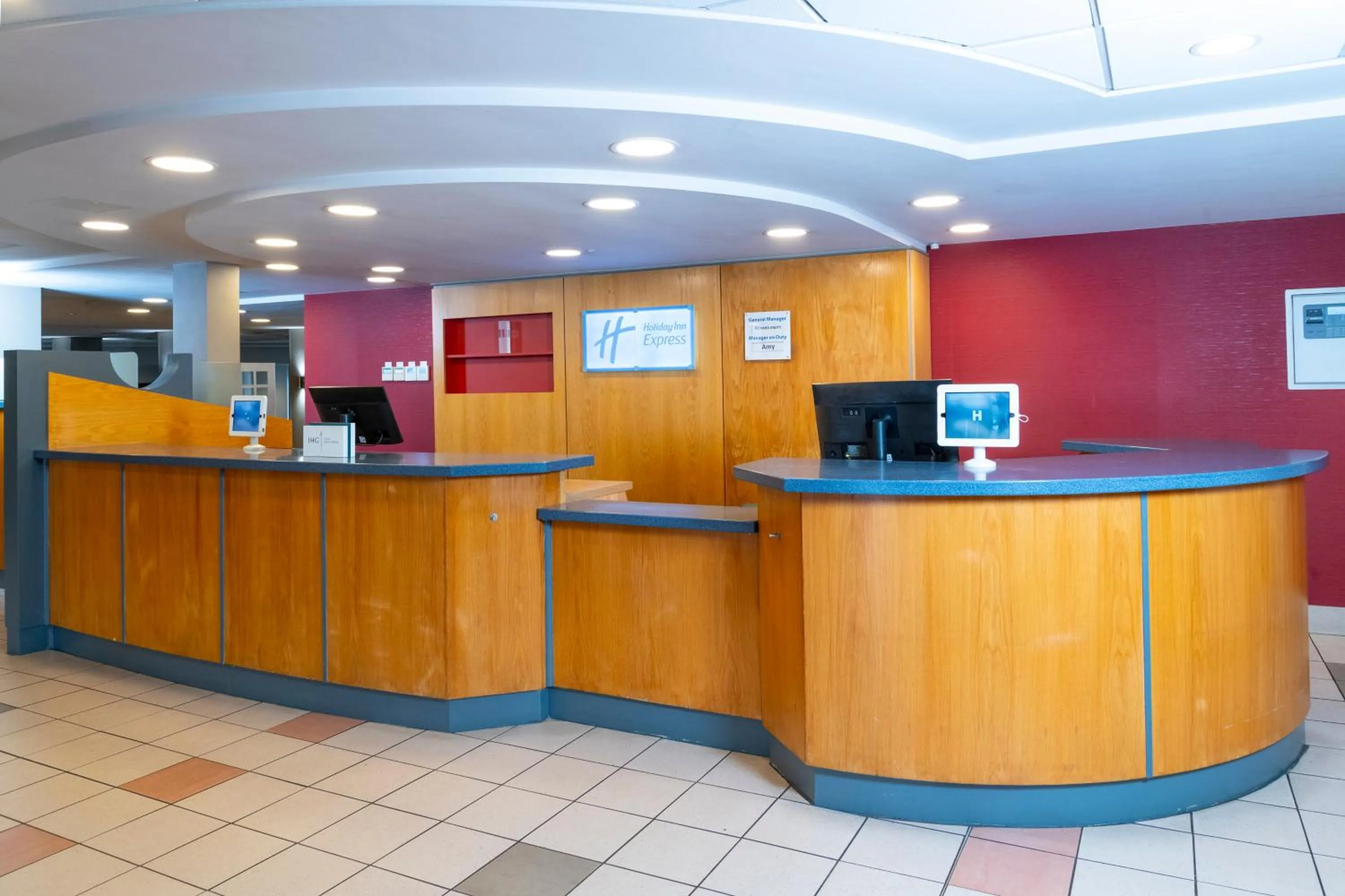 Lobby or reception in Holiday Inn Express Droitwich Spa by IHG