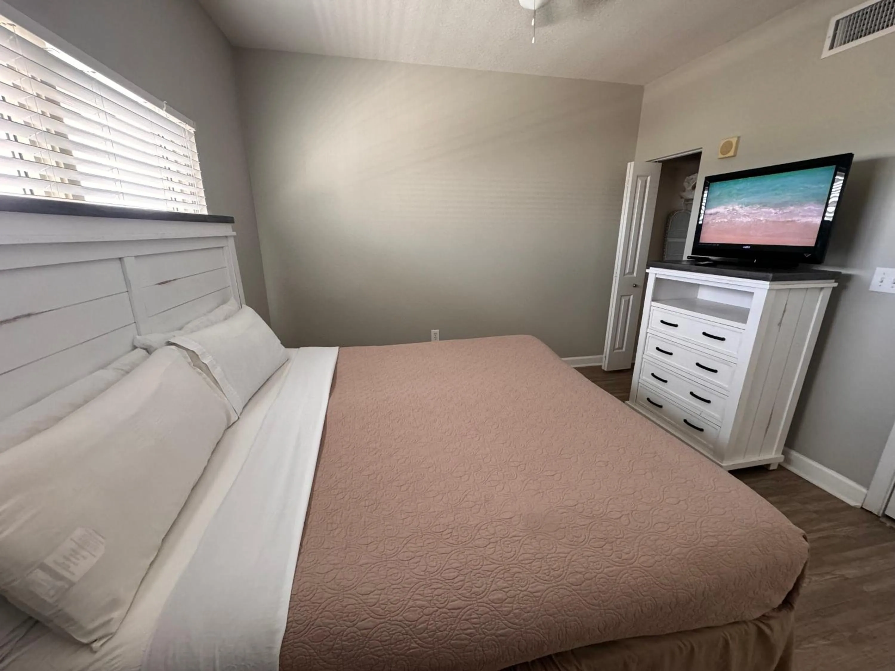 Bedroom, Bed in Shores of Panama Resort