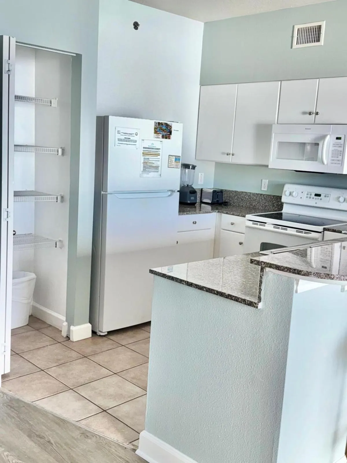 Kitchen or kitchenette in Shores of Panama Resort