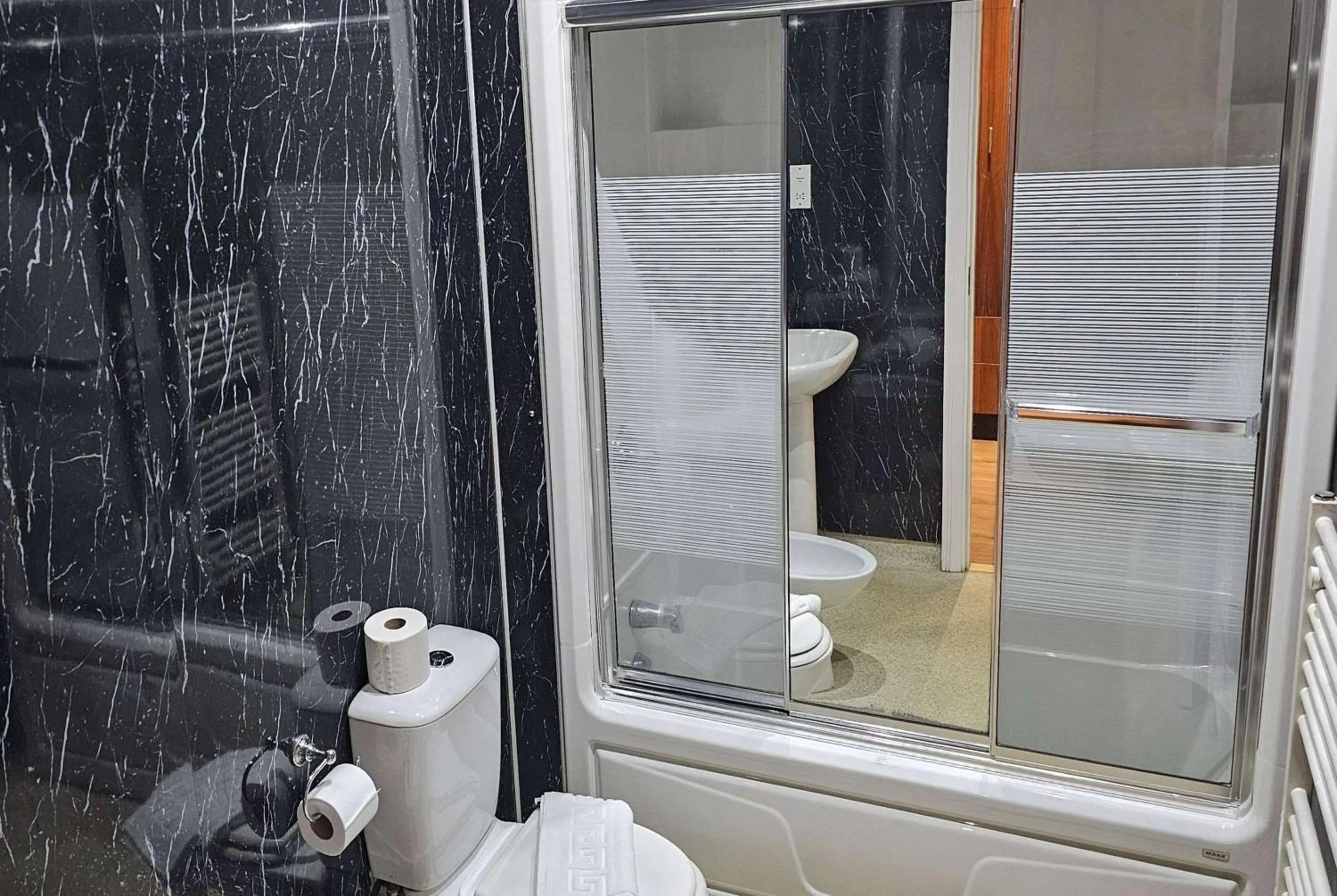 Bathroom in Staindrop Hotel