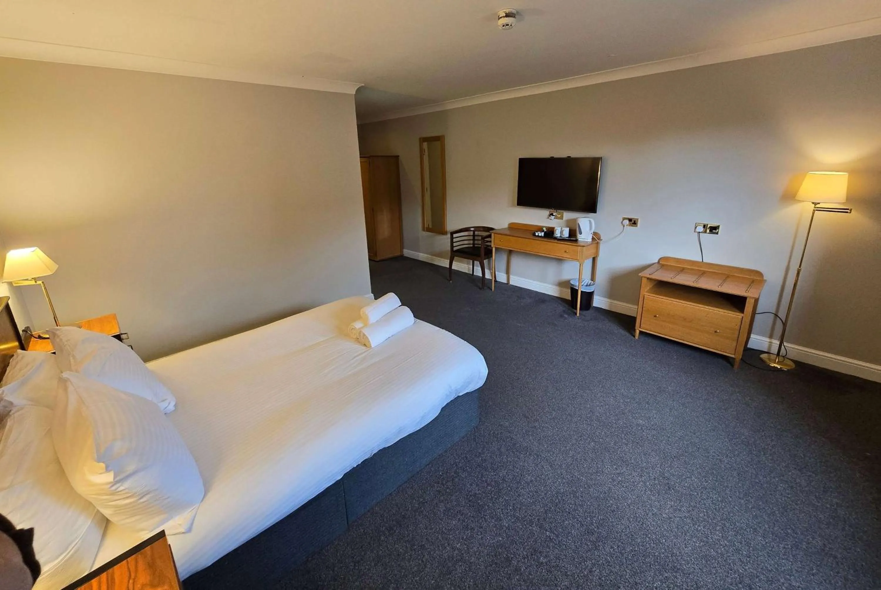 Photo of the whole room, Bed in Staindrop Hotel