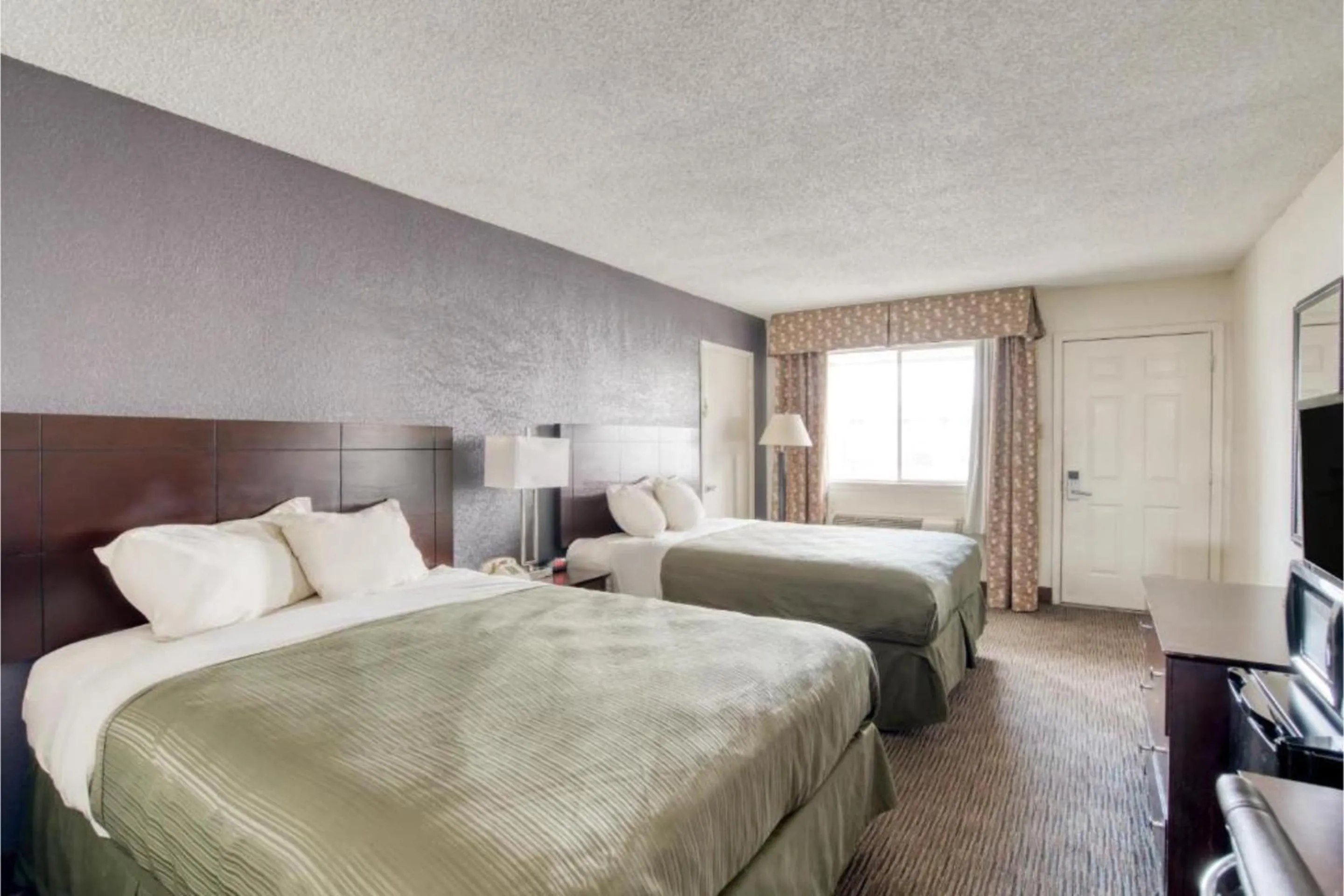 Bedroom in OYO Hotel Alexandria LA- Hwy 165