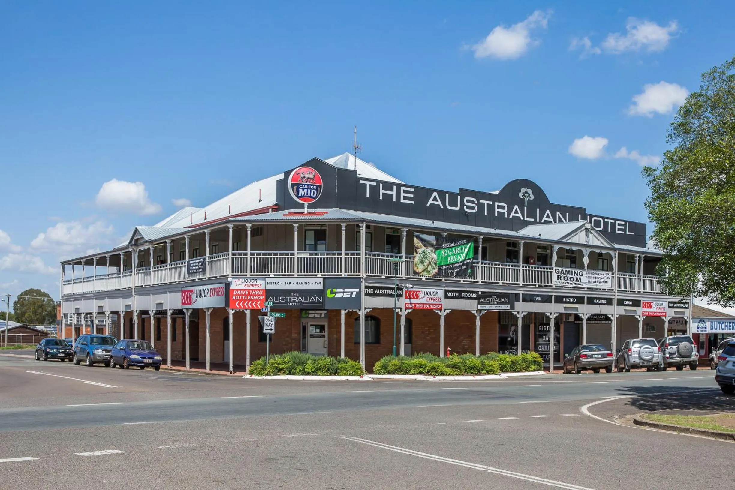 Facade/entrance in The Australian Hotel Murgon