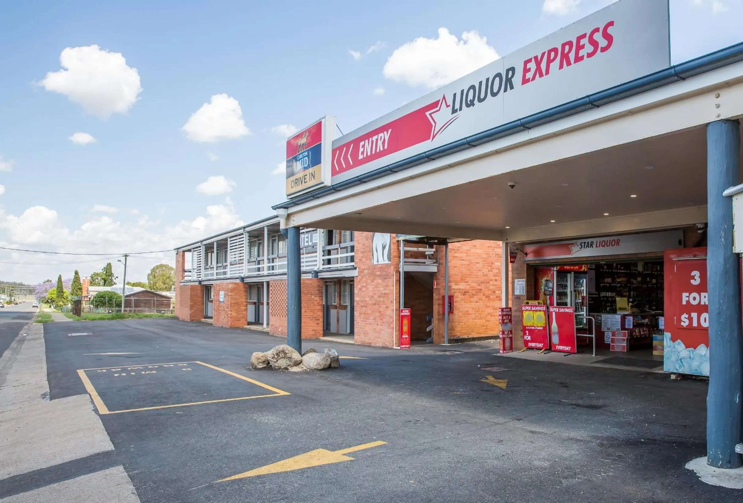 On-site shops in The Australian Hotel Murgon