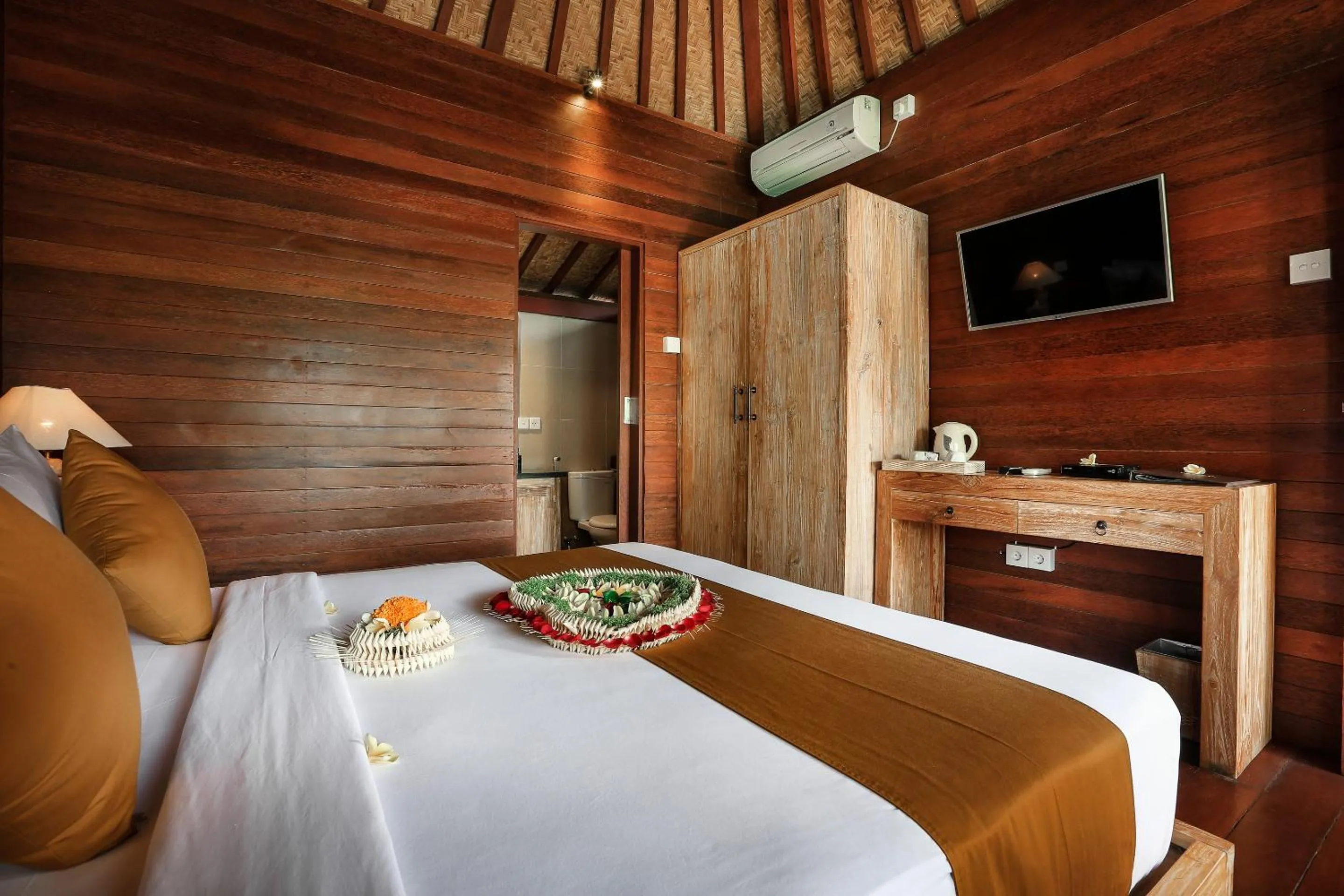 Coffee/tea facilities, Bed in Yana Villas Kemenuh by GenuineHost