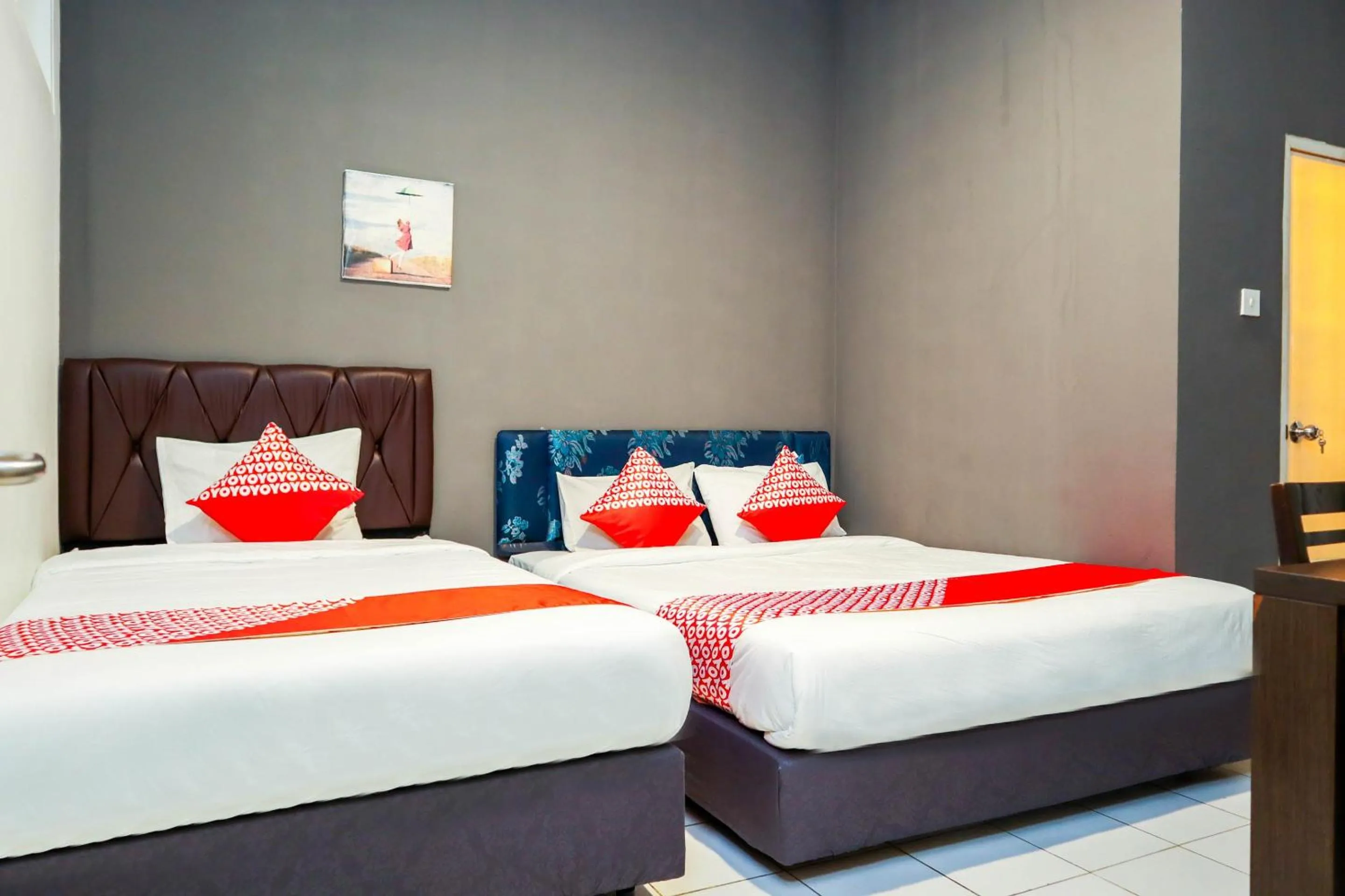 Superior Suite in RedDoorz at PB Inn near Stasiun Juanda