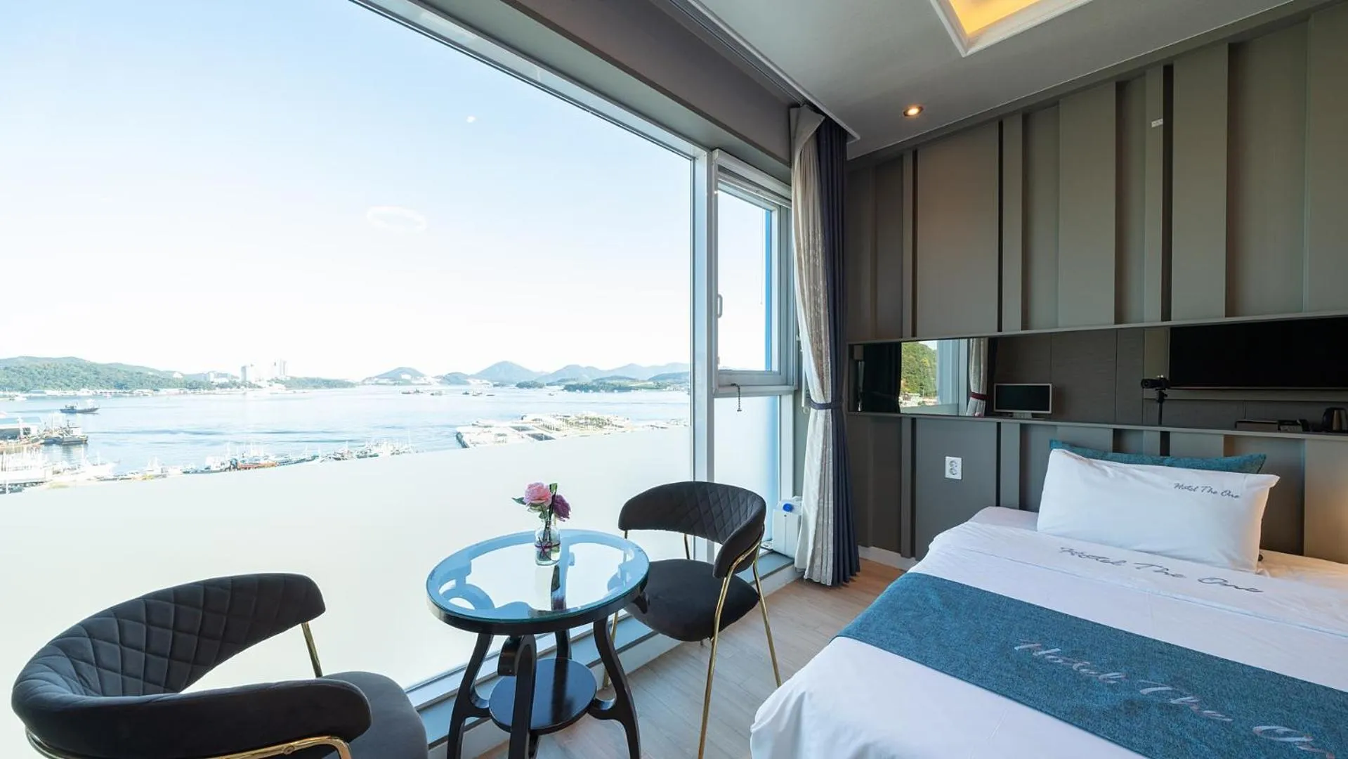 Bed in Hotel The One