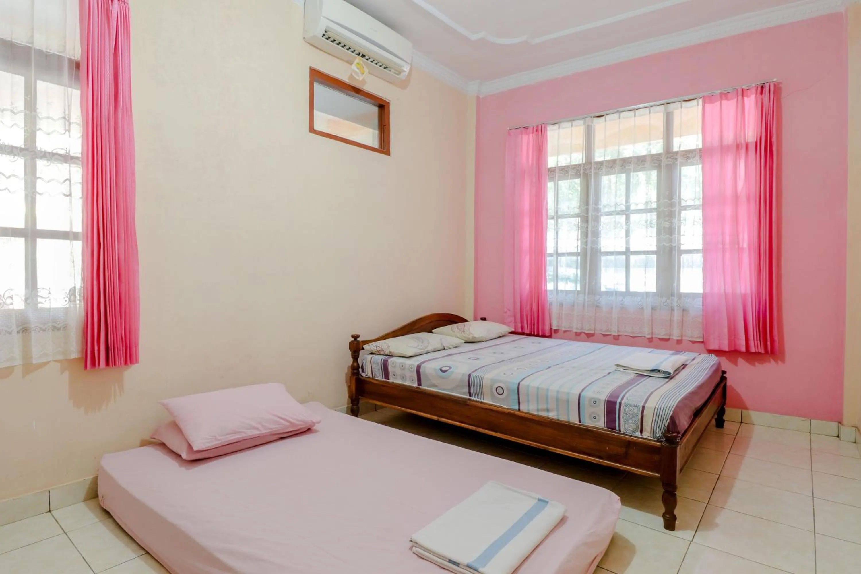 Bedroom, Bed in Hotel Kukup Indah