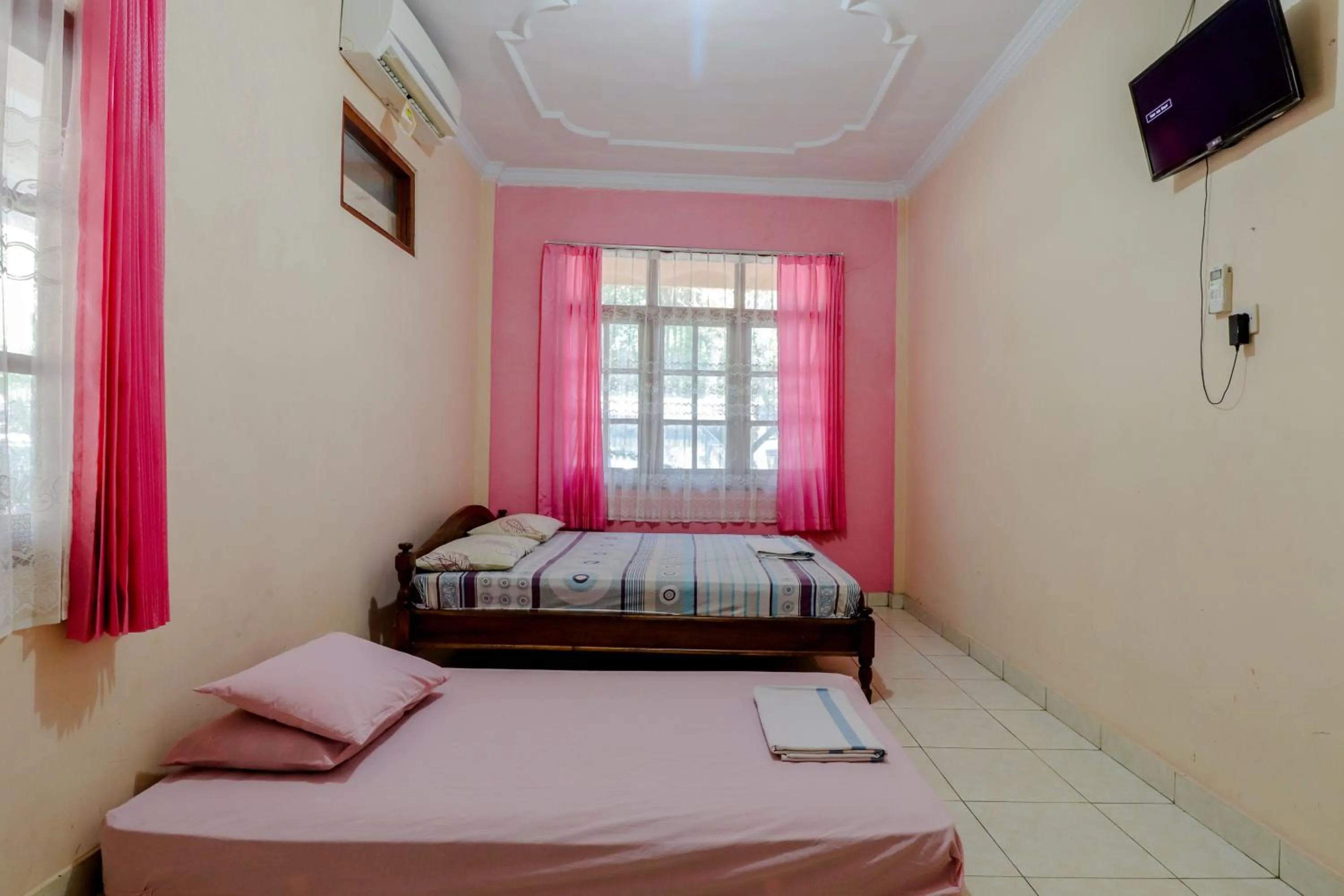 Bedroom, Bed in Hotel Kukup Indah