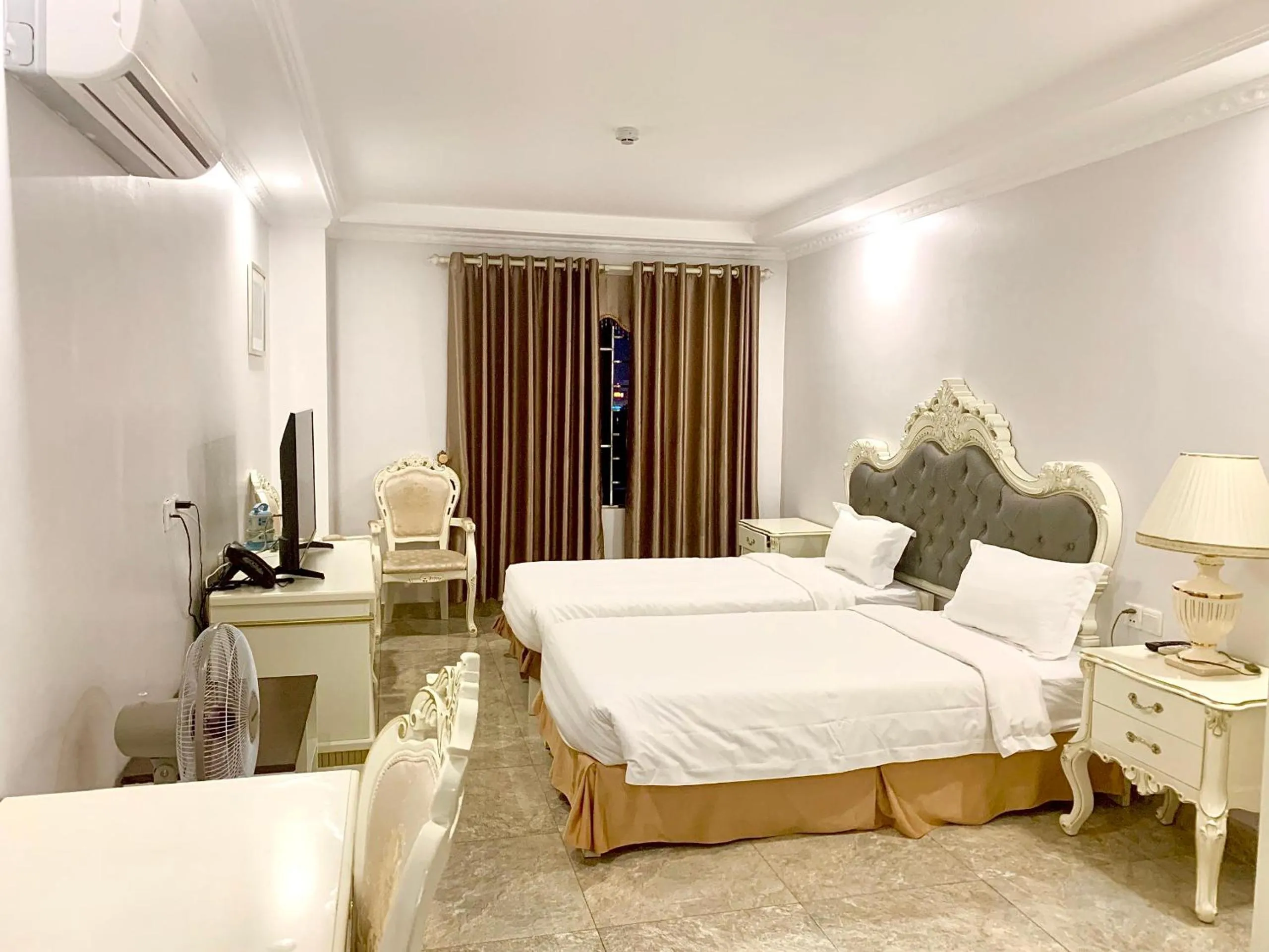 Bedroom, Bed in Tan An Palace