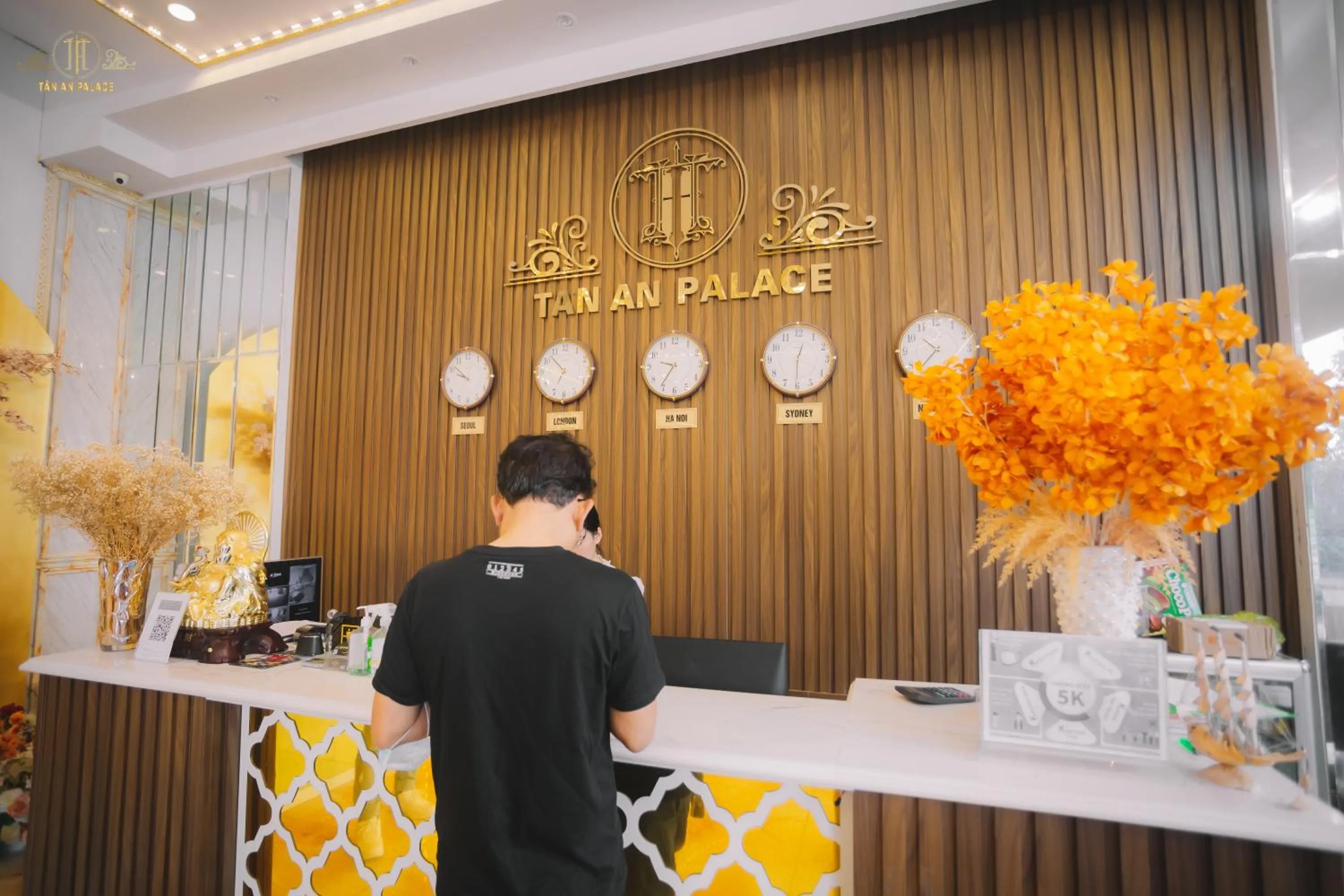 Staff in Tan An Palace