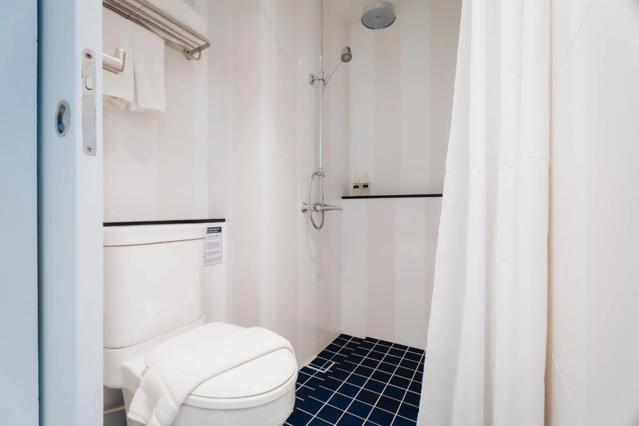 Toilet in Xinlor House - Phuket Old Town