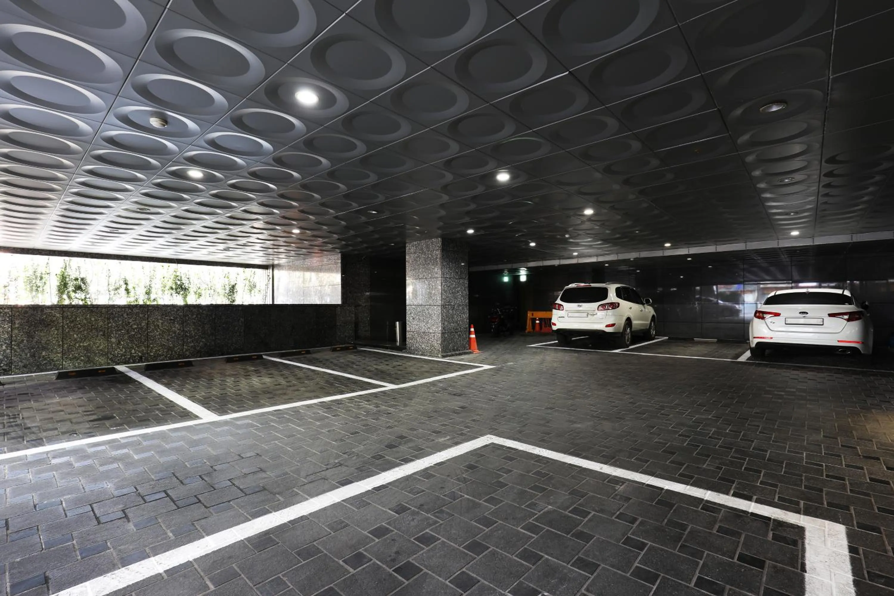 Parking in Bucheon SR Hotel