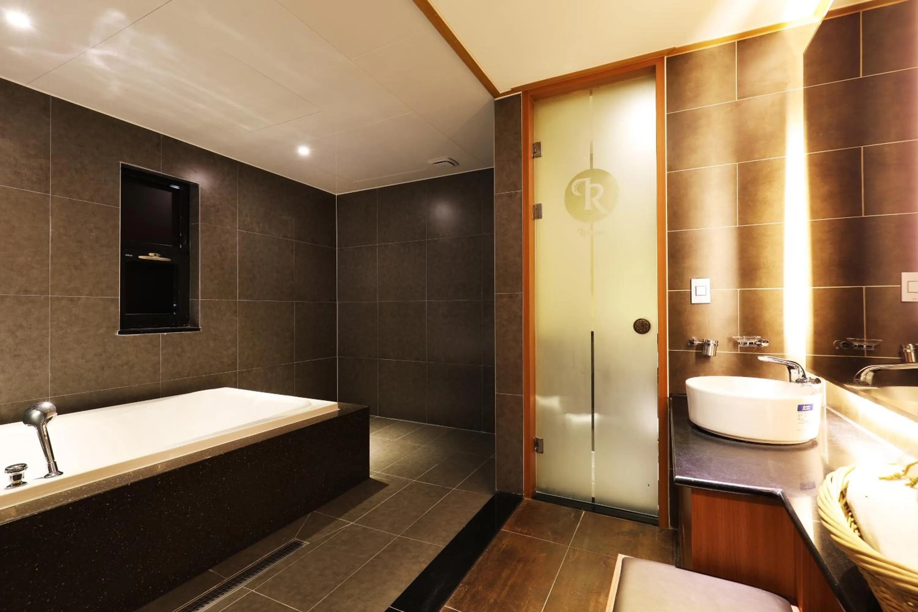 Shower in Bucheon SR Hotel