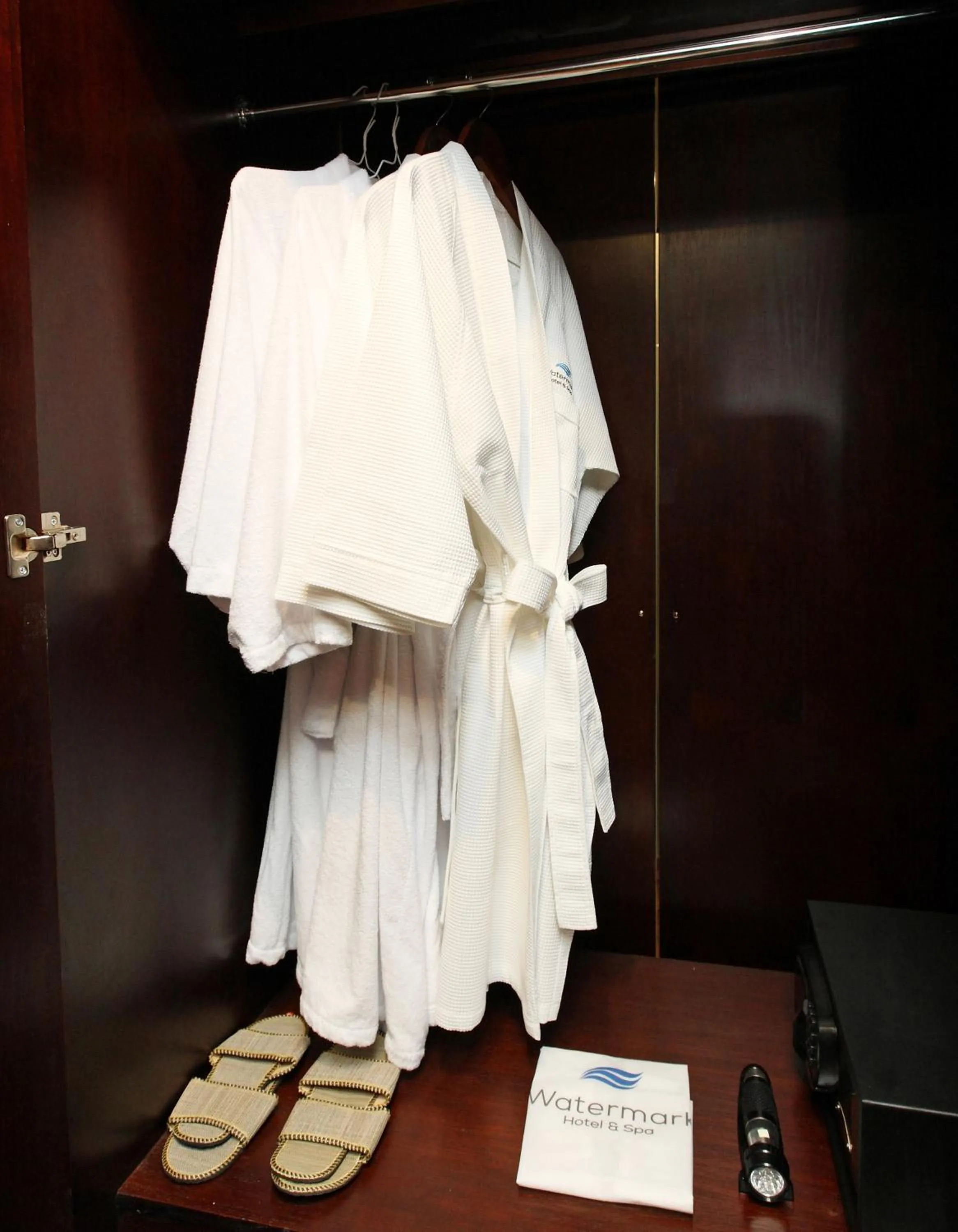 Area and facilities in Suites by Watermark Hotel and Spa