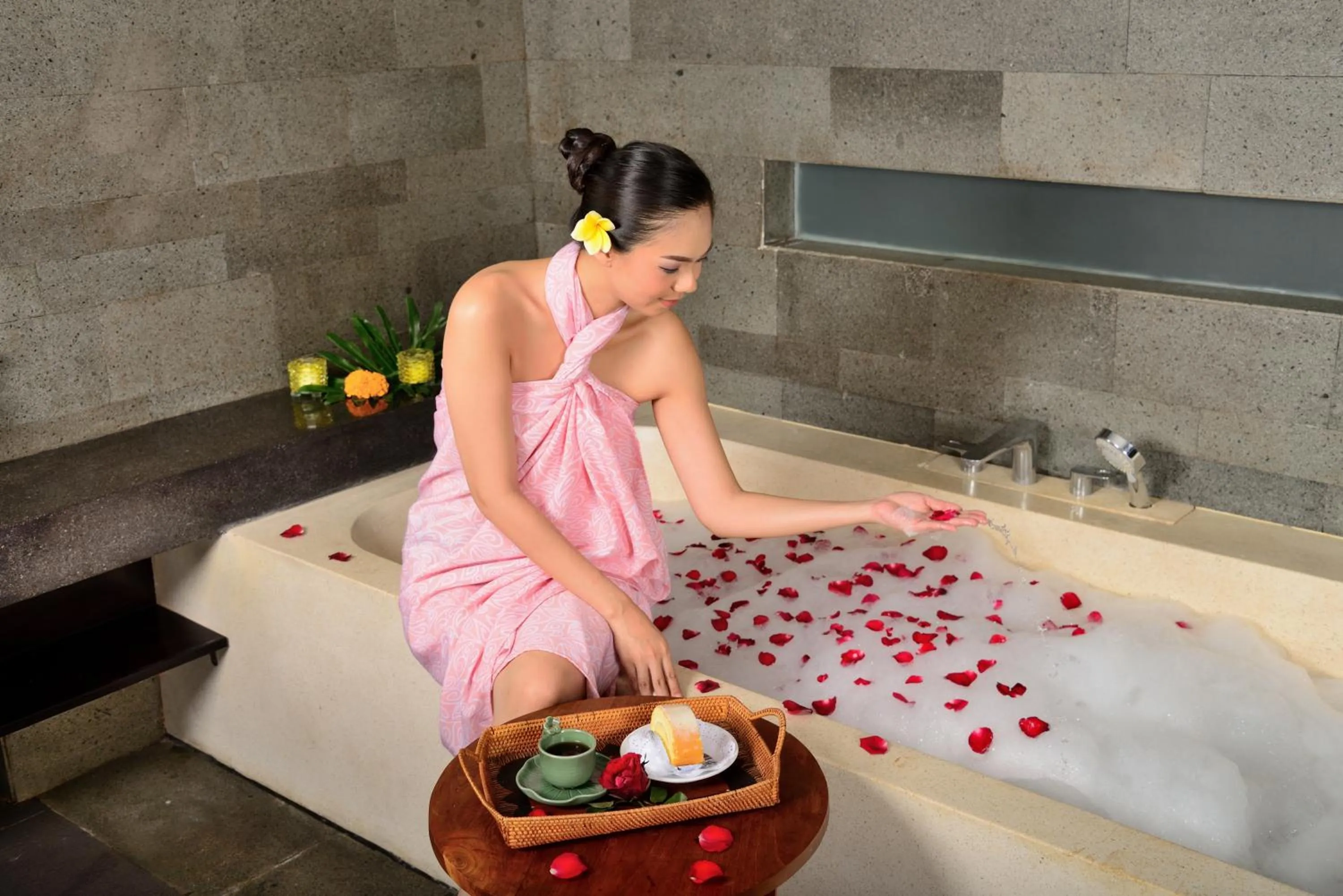 Spa and wellness centre/facilities in Suites by Watermark Hotel and Spa
