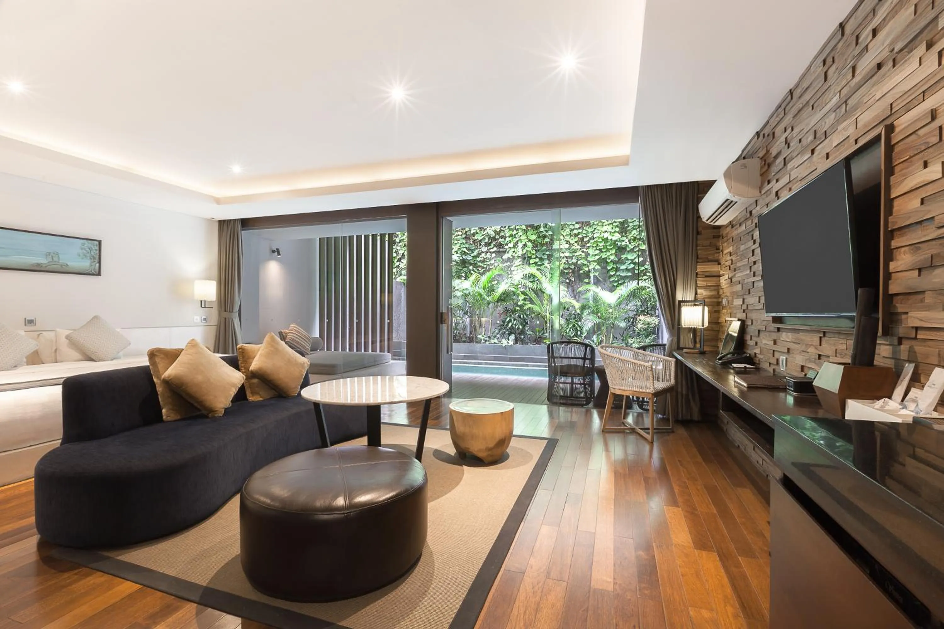 Living room in Suites by Watermark Hotel and Spa