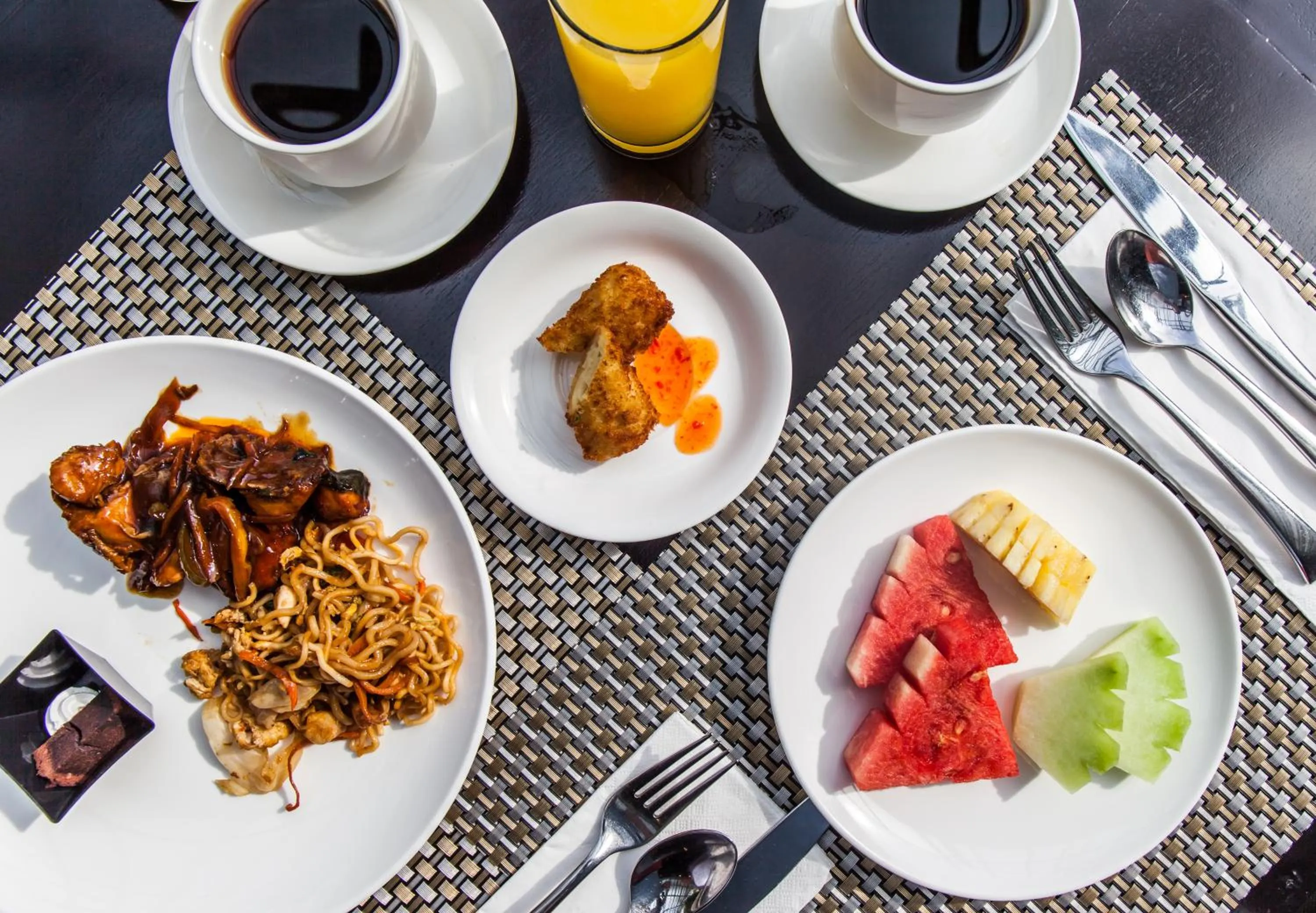 Restaurant/places to eat in Suites by Watermark Hotel and Spa