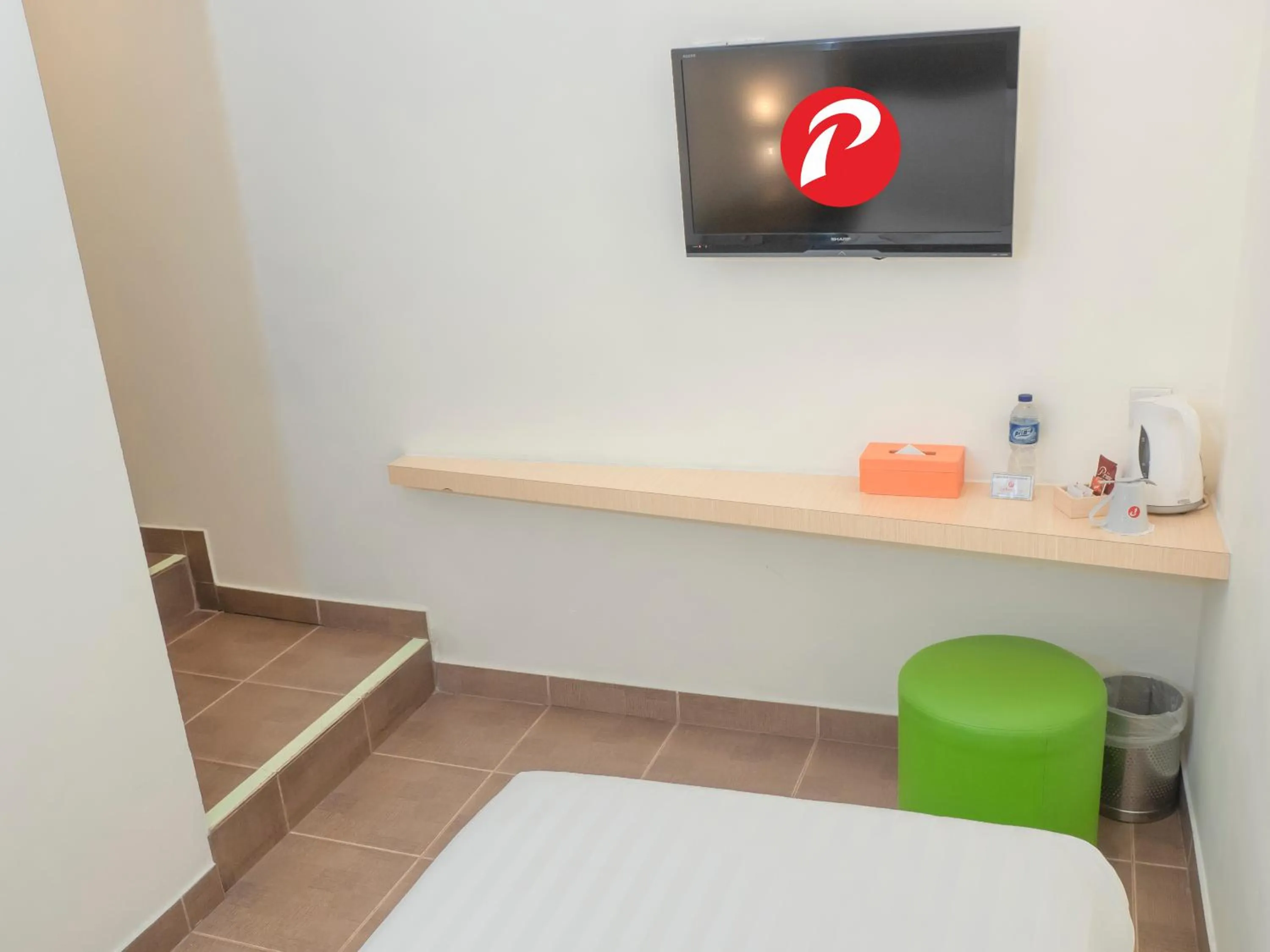 TV and multimedia in d'primahotel Airport Jakarta Terminal 1A