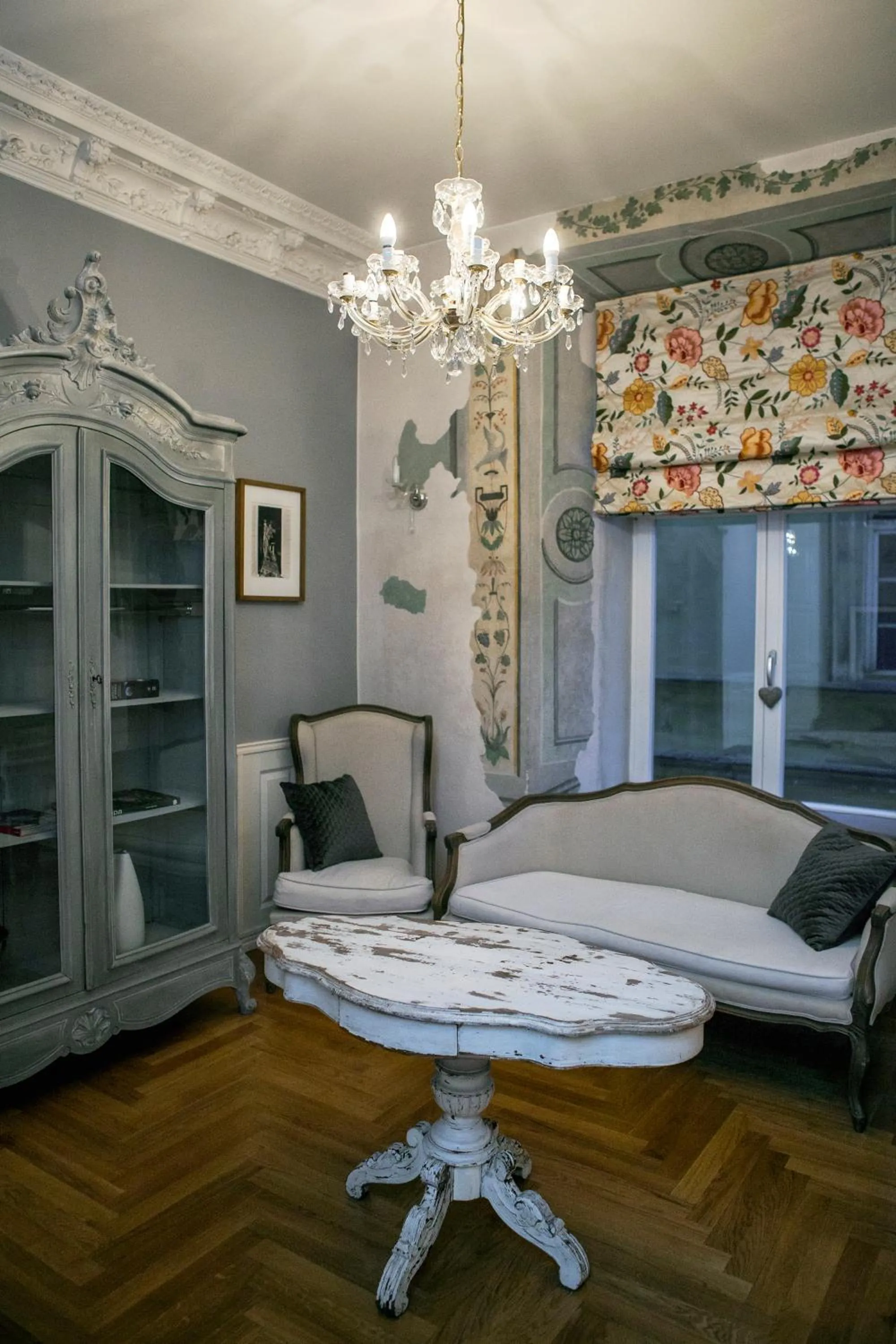 Royal Residence by OTR