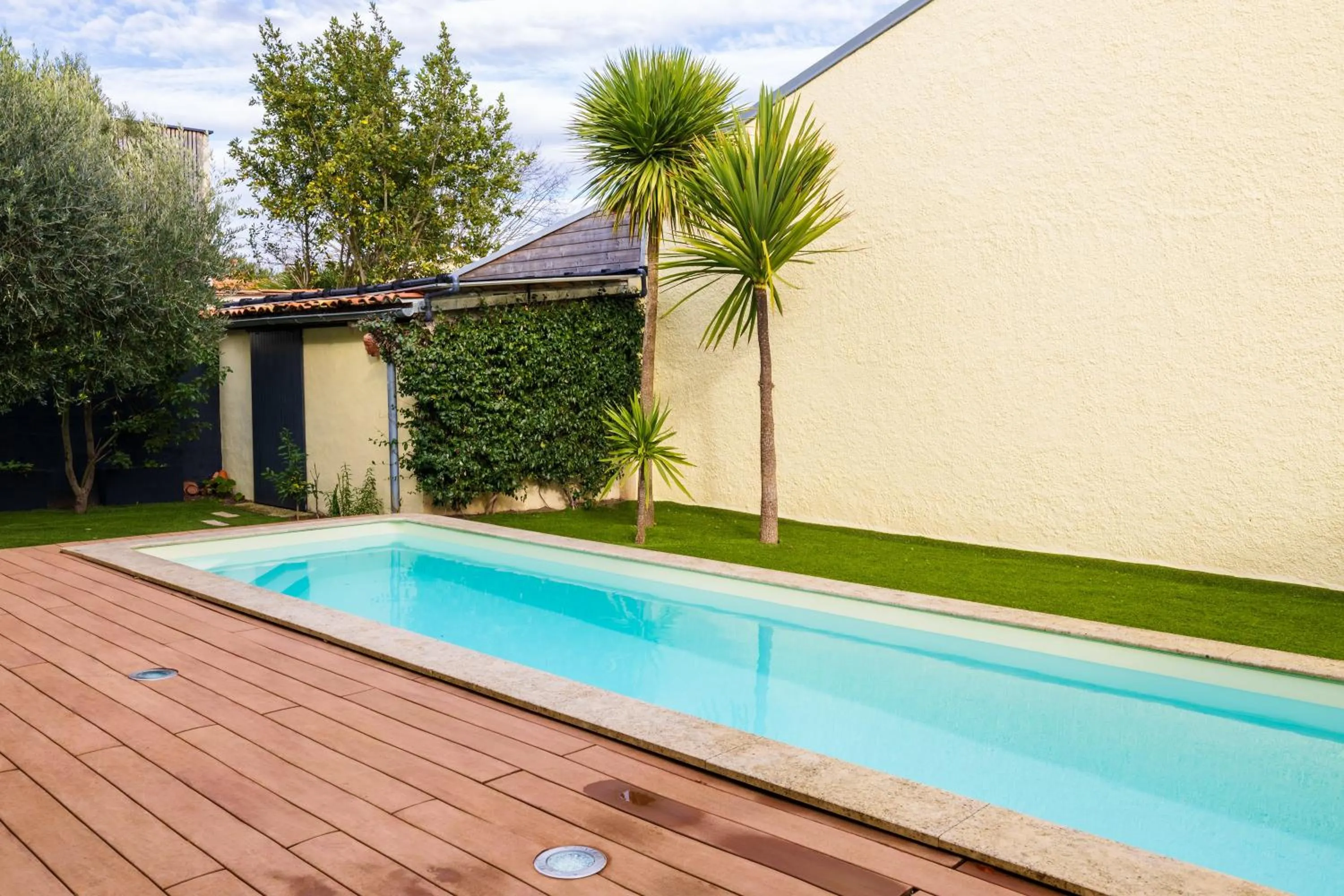 Property building in Suite dans une échoppe