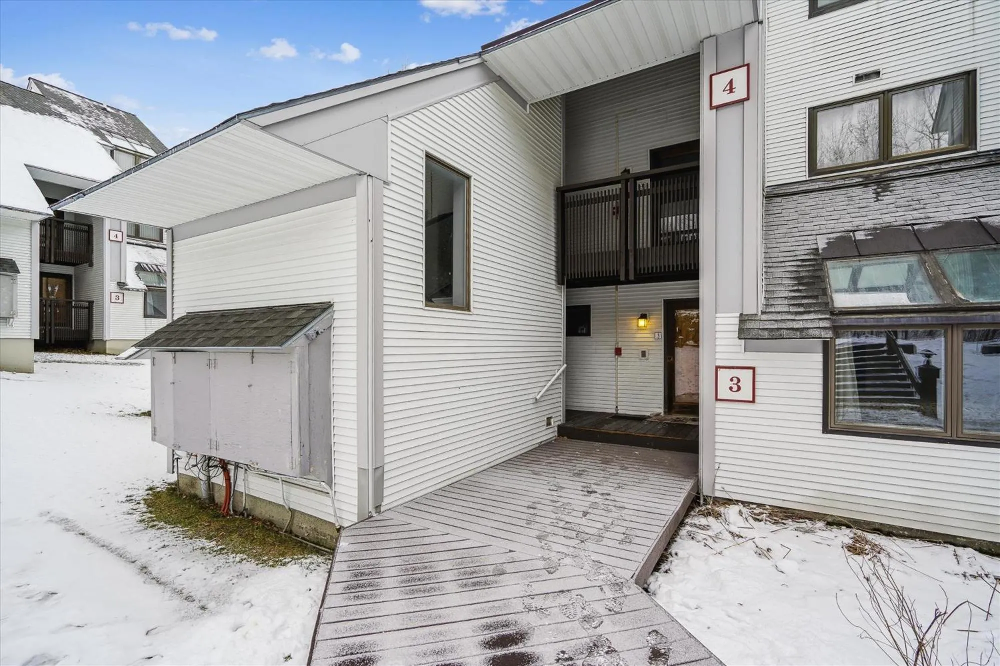 Property building in Ski on ski off, conveniently located, 2 bedroom condo with beautiful views, access to indoor pool Sunrise B3