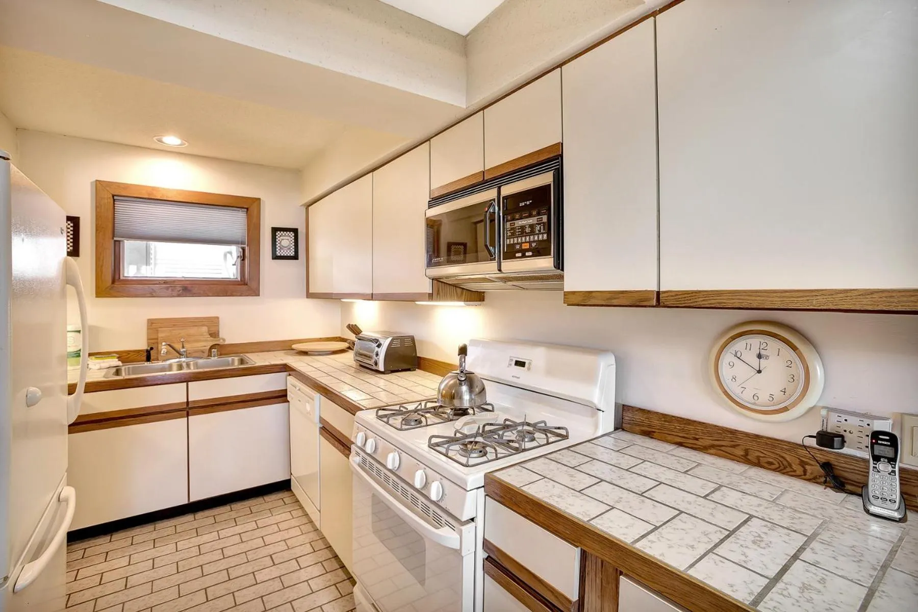 Kitchen or kitchenette in Ski on ski off, conveniently located, 2 bedroom condo with beautiful views, access to indoor pool Sunrise B3