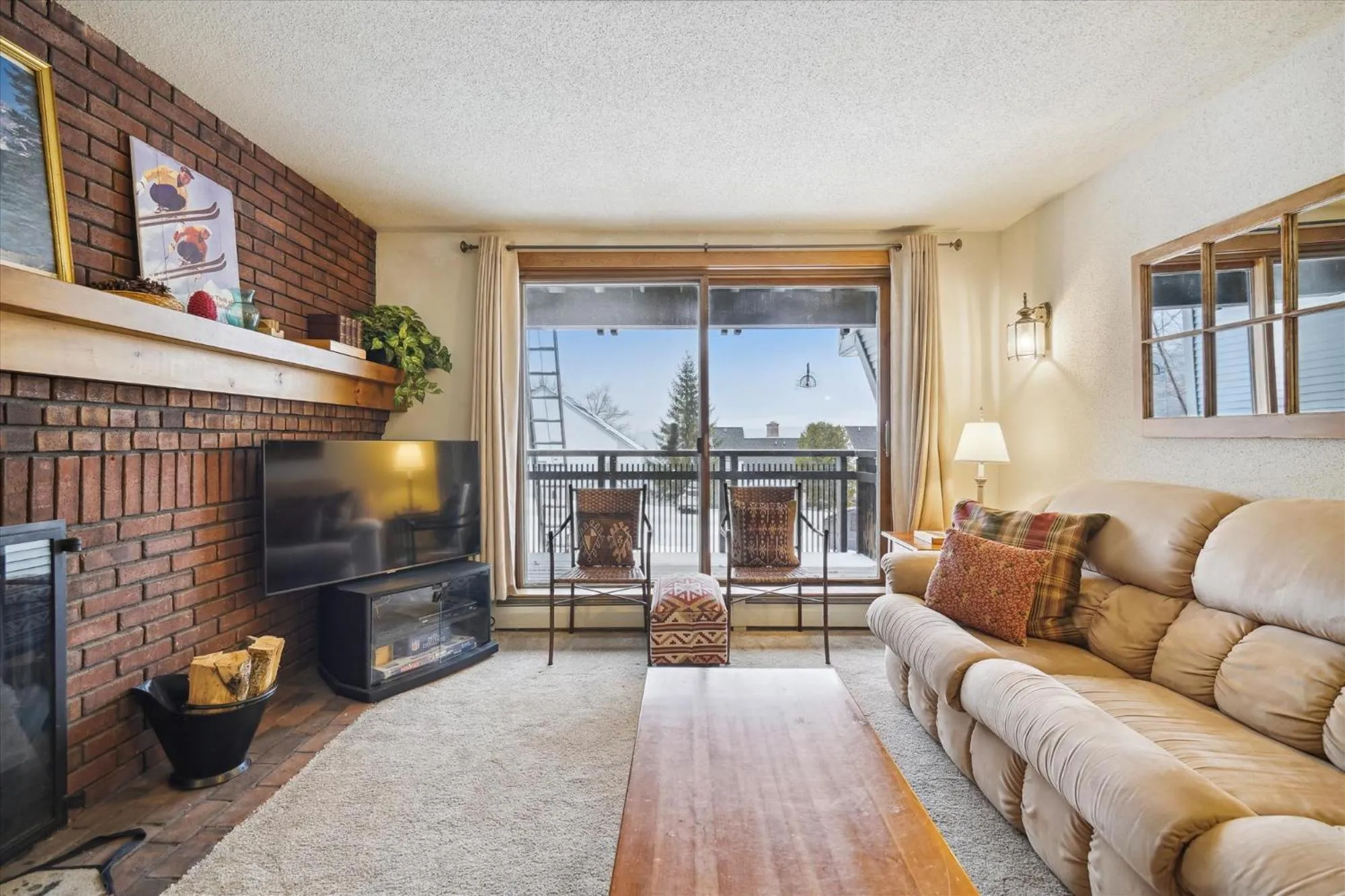 Ski on ski off, conveniently located, 2 bedroom condo with beautiful views, access to indoor pool Sunrise B3