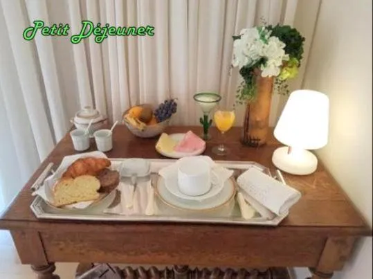 Breakfast in LE FORTUNY - 3 Suites, 2 apparts, 1 chambre - proche TRAM ligne aéroport et parking gratuit