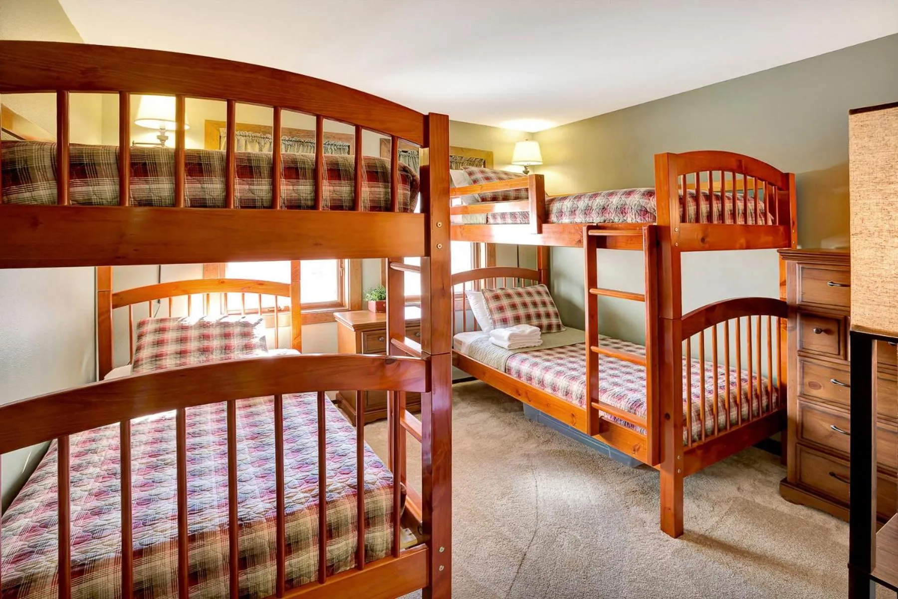 bunk bed, Bed in Ski on ski off right from your door nicely decorated 2 bedroom, Sunrise L3