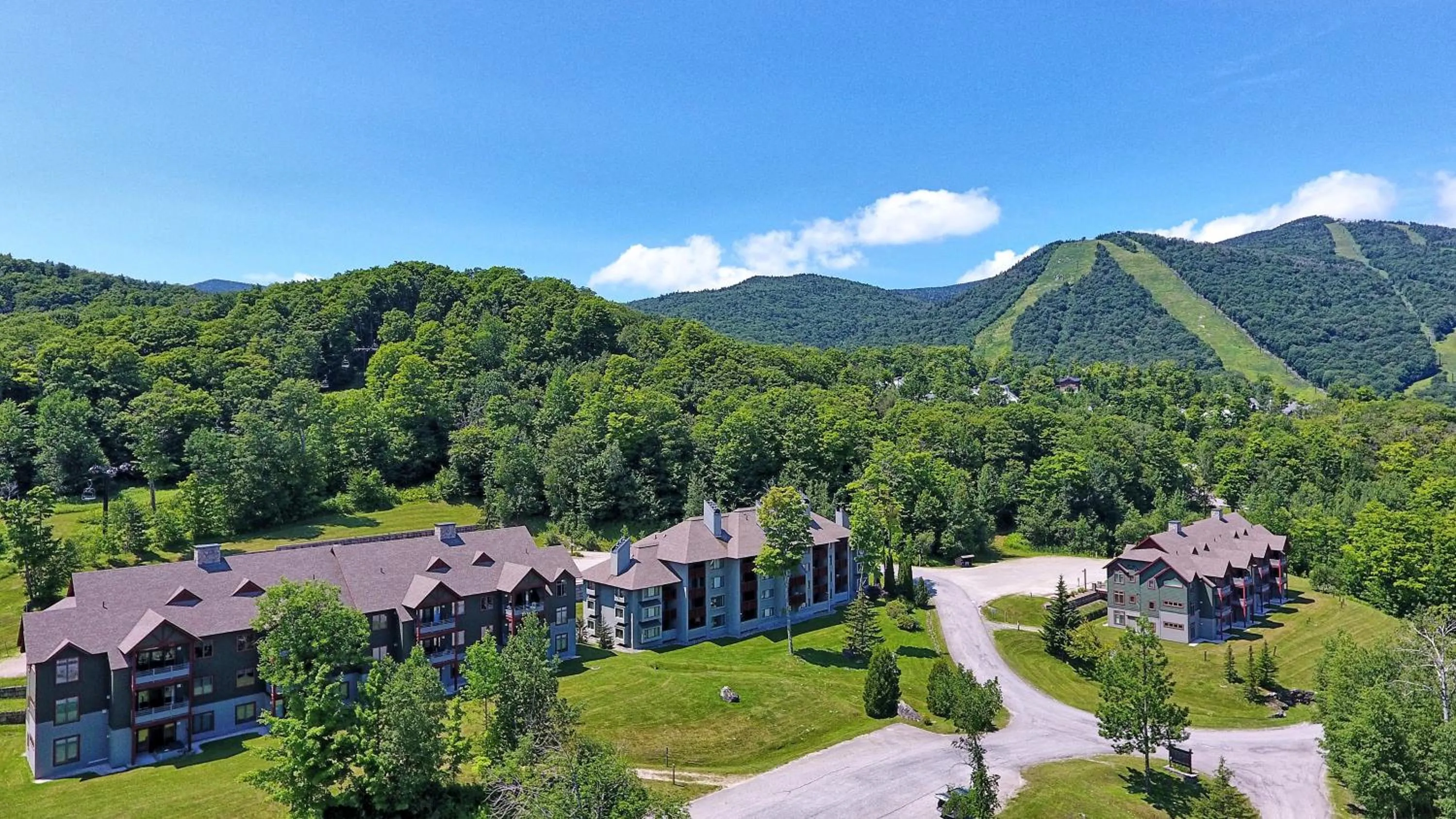 Bird's eye view in Ski on ski off right from your door nicely decorated 2 bedroom, Sunrise L3