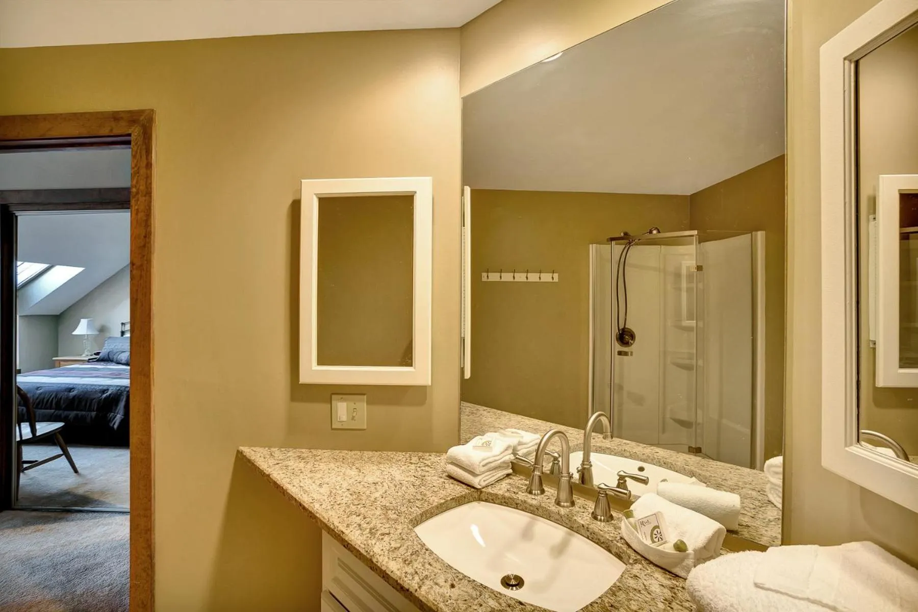 Bathroom in Ski on ski off right from your door nicely decorated 2 bedroom, Sunrise L3