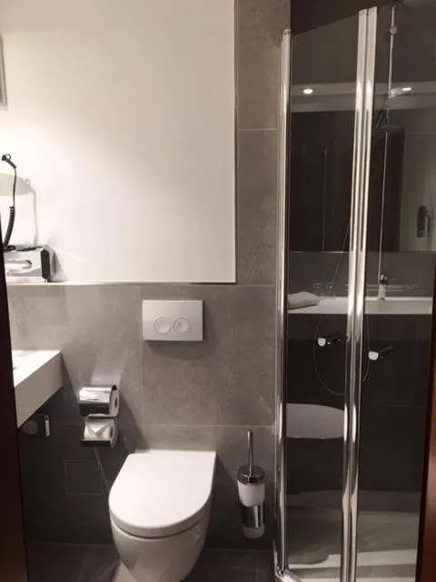 Toilet in Hotel im Park