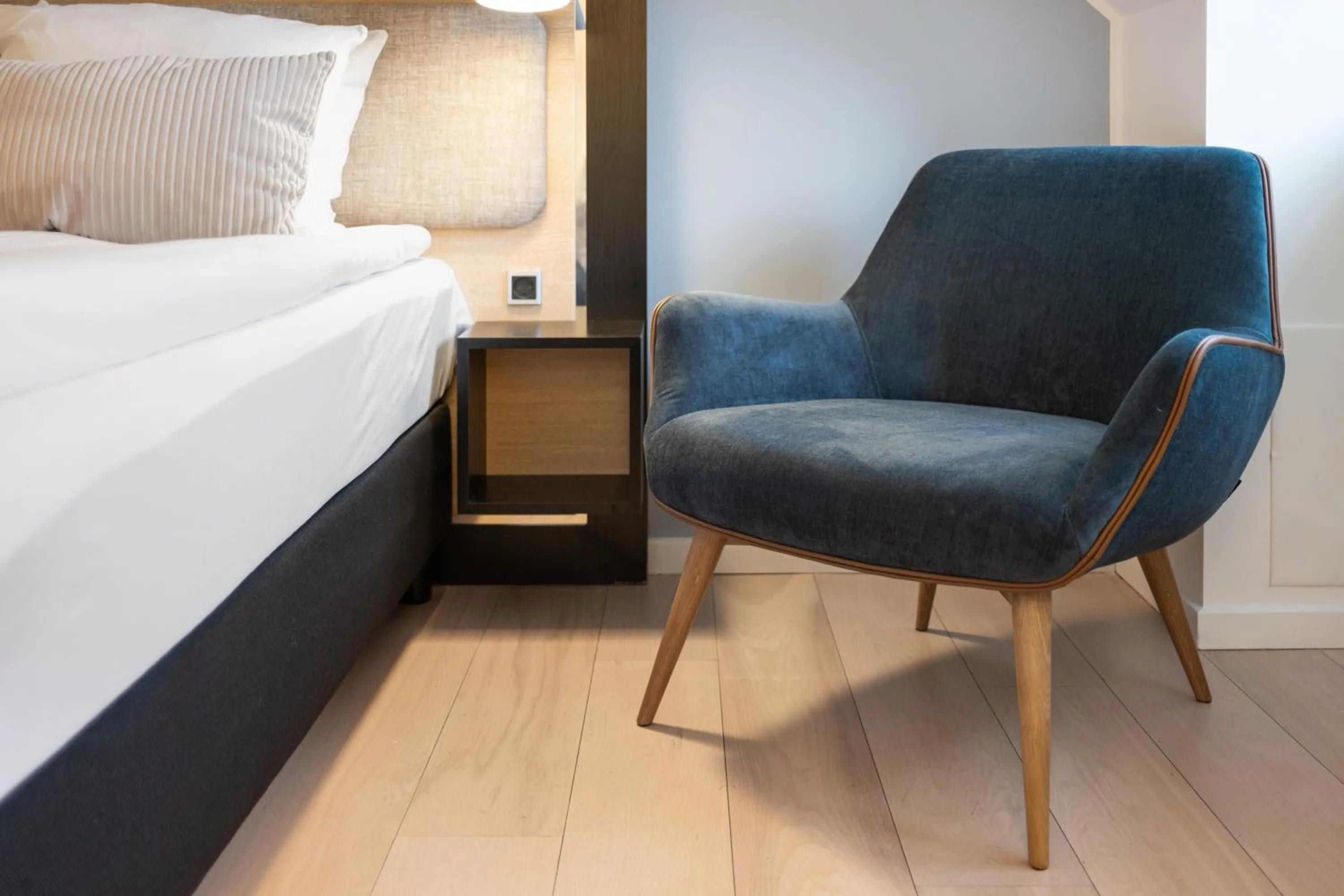 Seating area, Bed in Gentofte Hotel