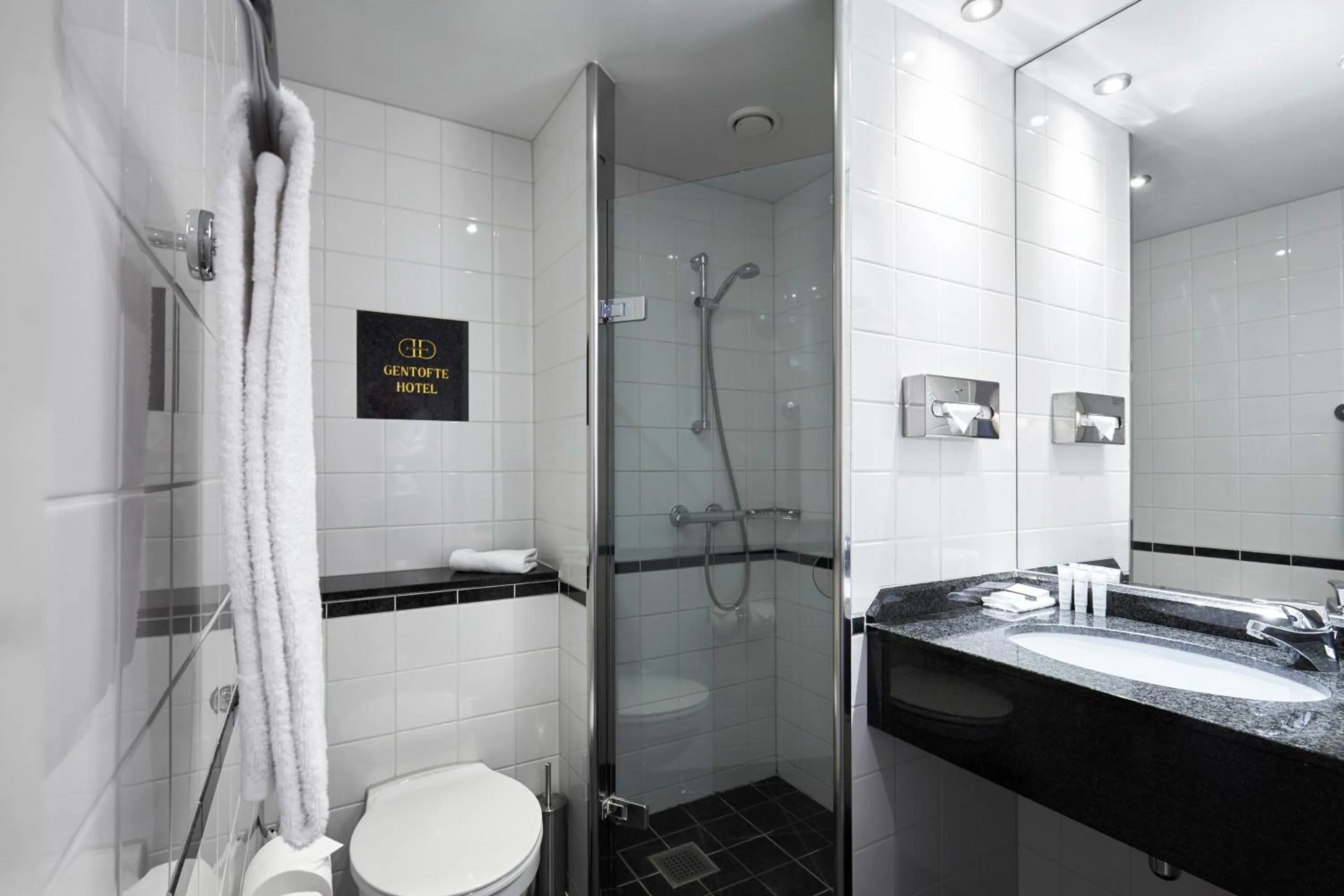 Bathroom in Gentofte Hotel