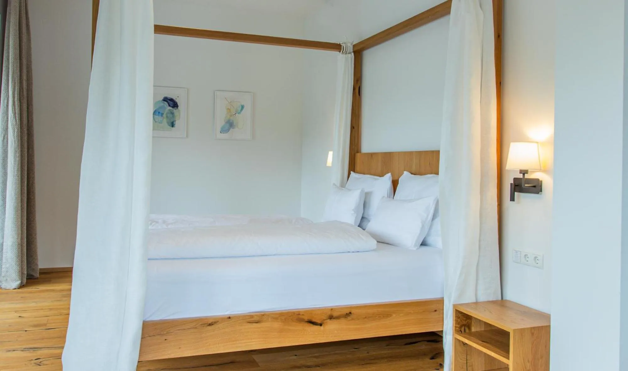 Bed in Weinhaus Nigl - Hotel, Restaurant und Spa
