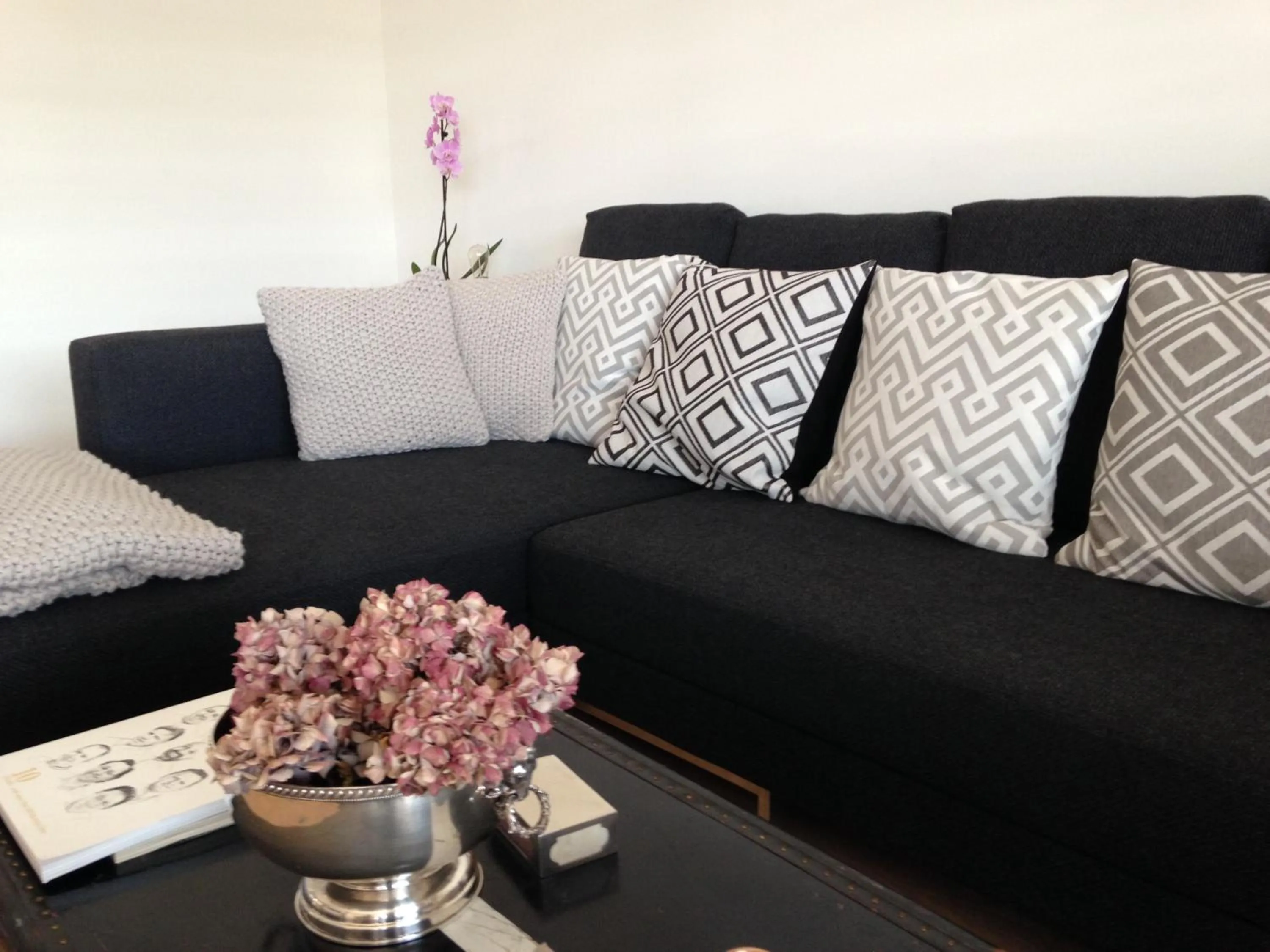 Living room in AVLiving City INSIDE NINE Basel