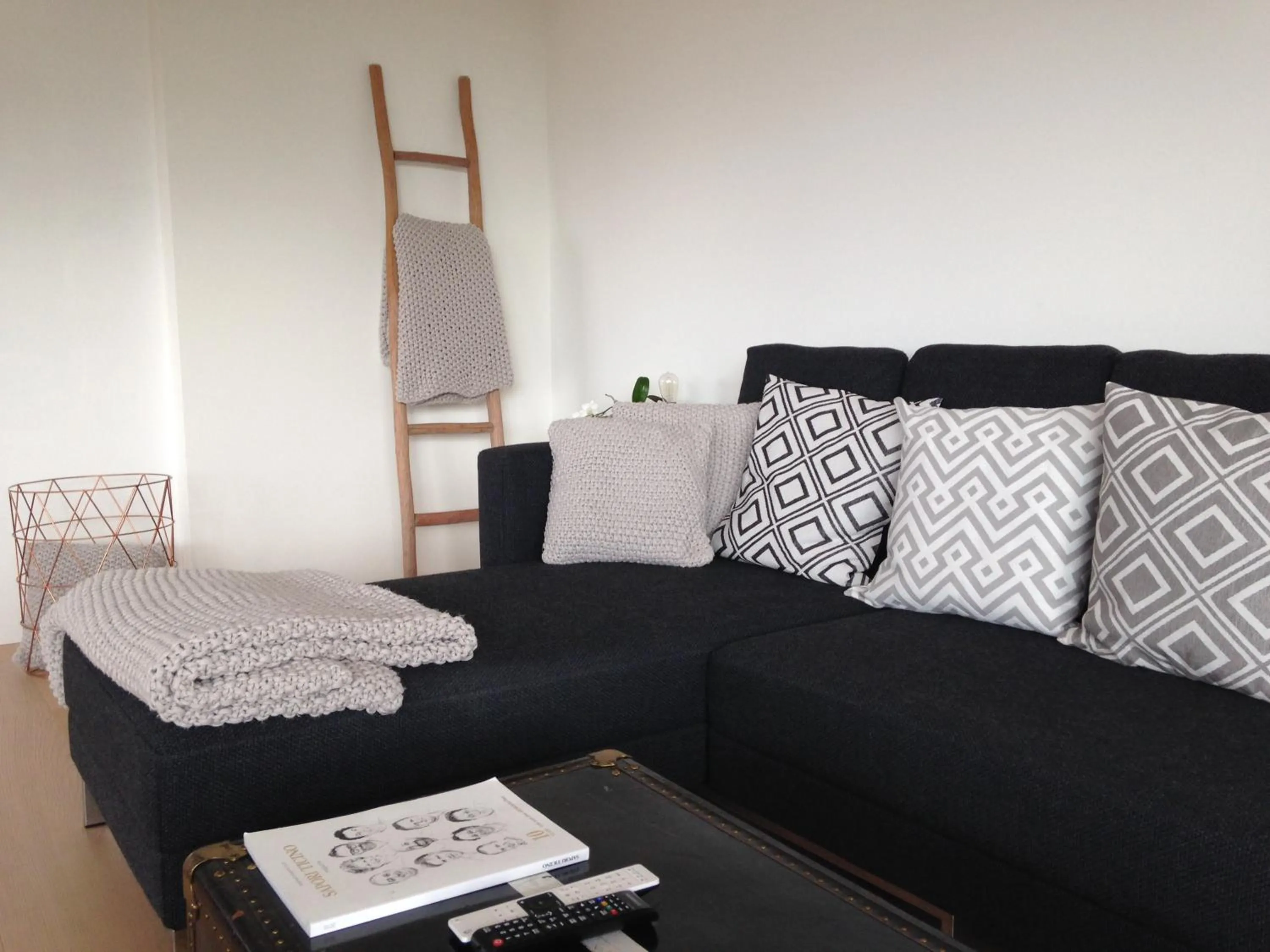 Living room, Bed in AVLiving City INSIDE NINE Basel
