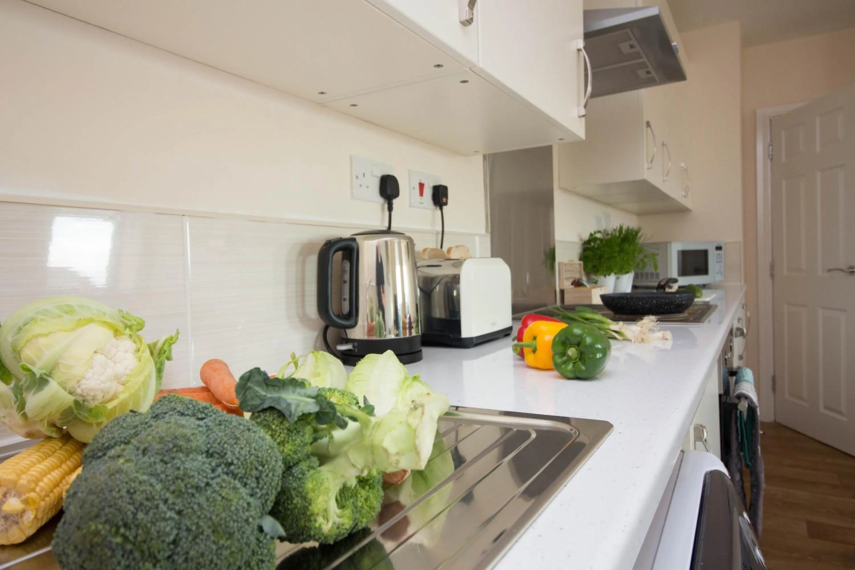 Kitchen or kitchenette in Castle Point Apartments Southampton Premier Lodge