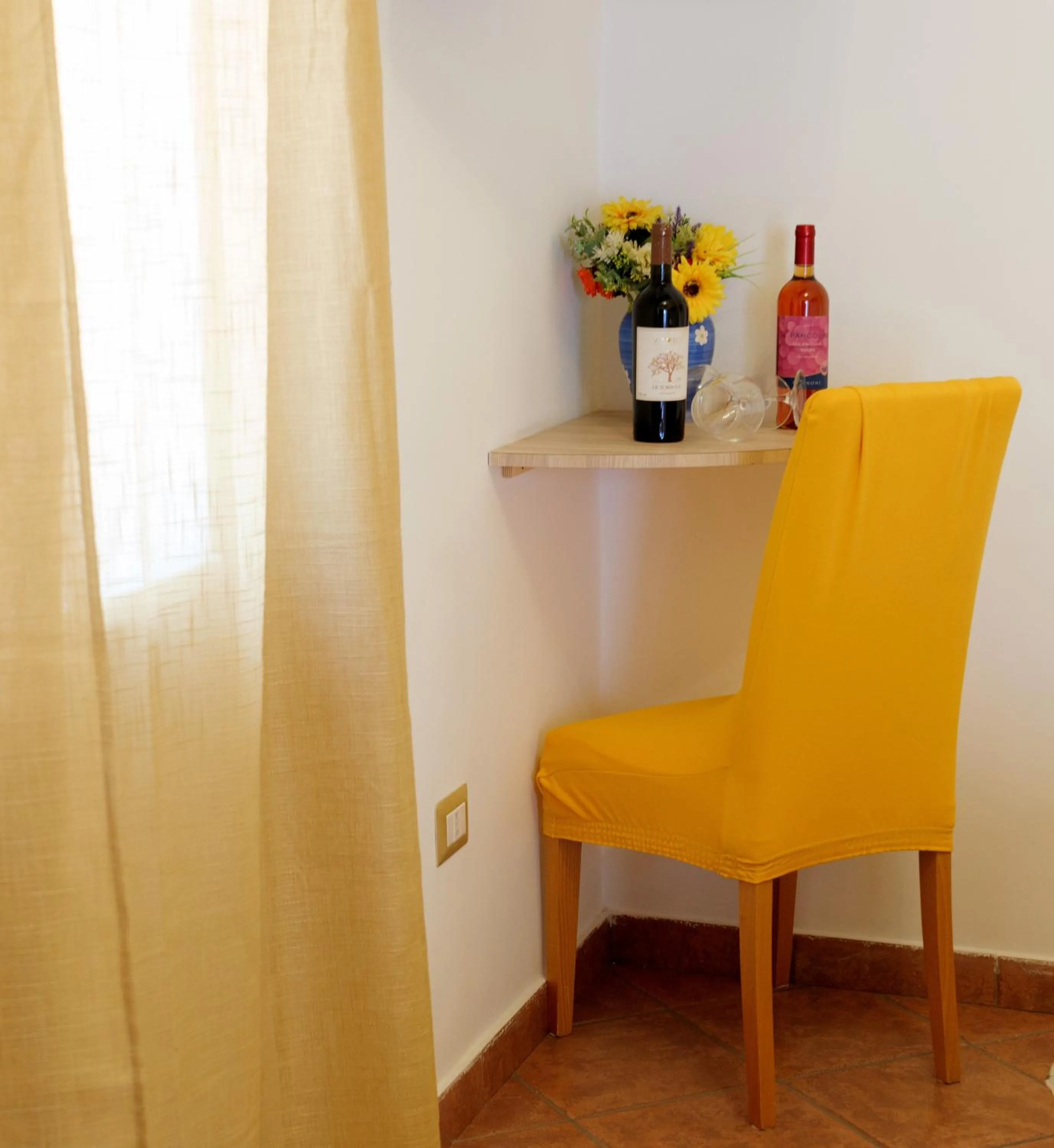 Drinks in V&V Suite & Breakfast