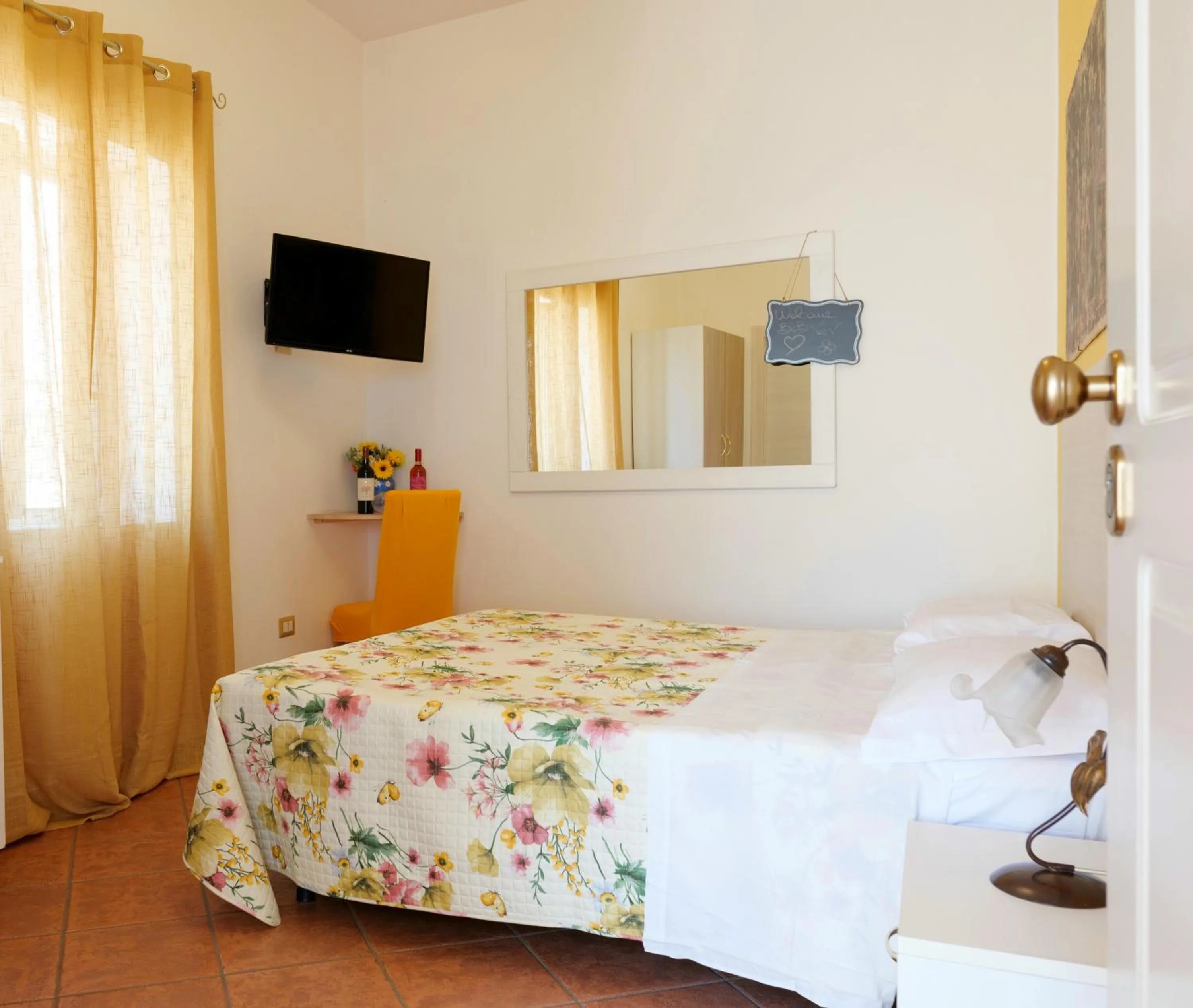 TV and multimedia, Bed in V&V Suite & Breakfast