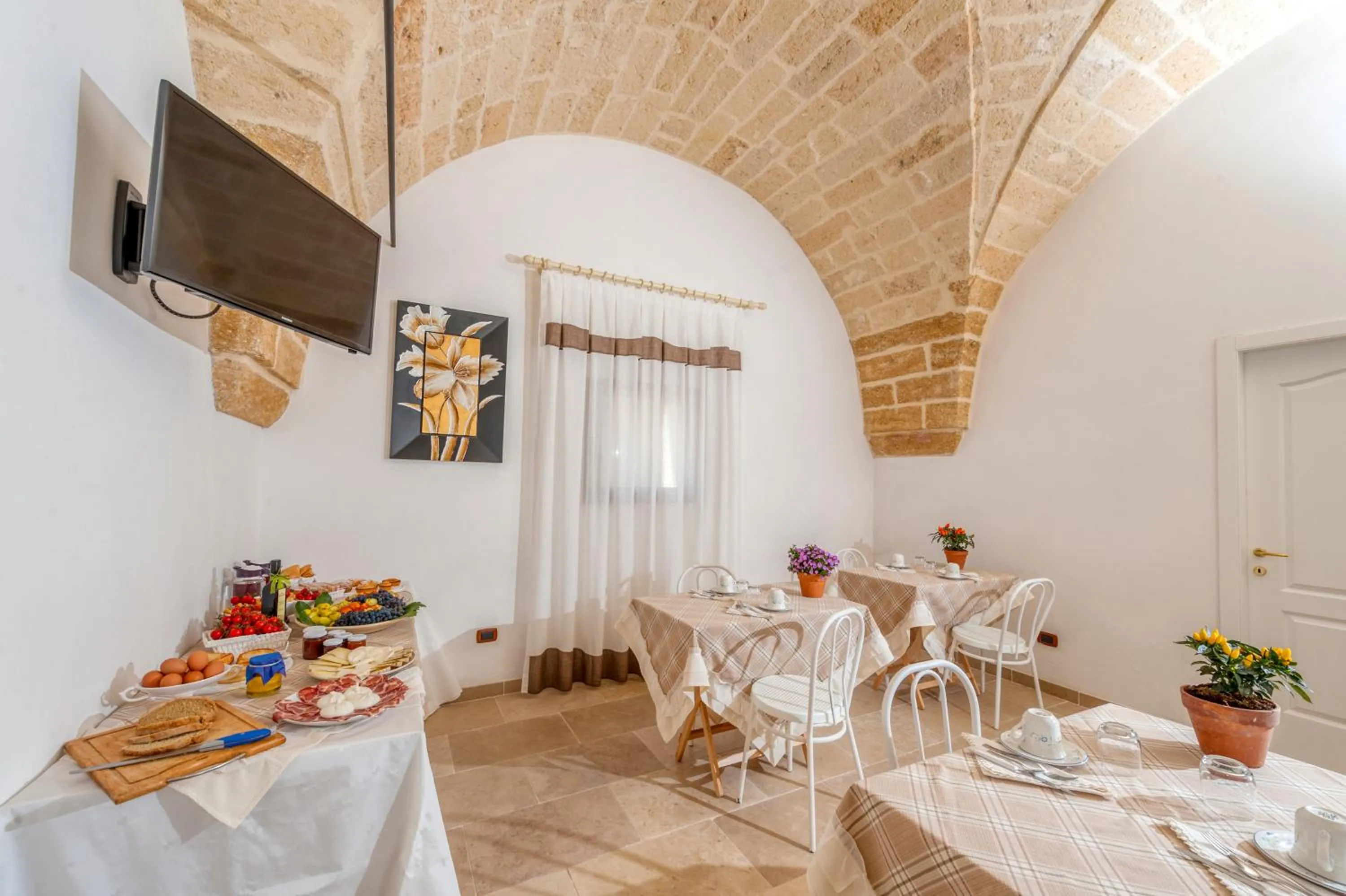 Restaurant/places to eat in Masseria Monache