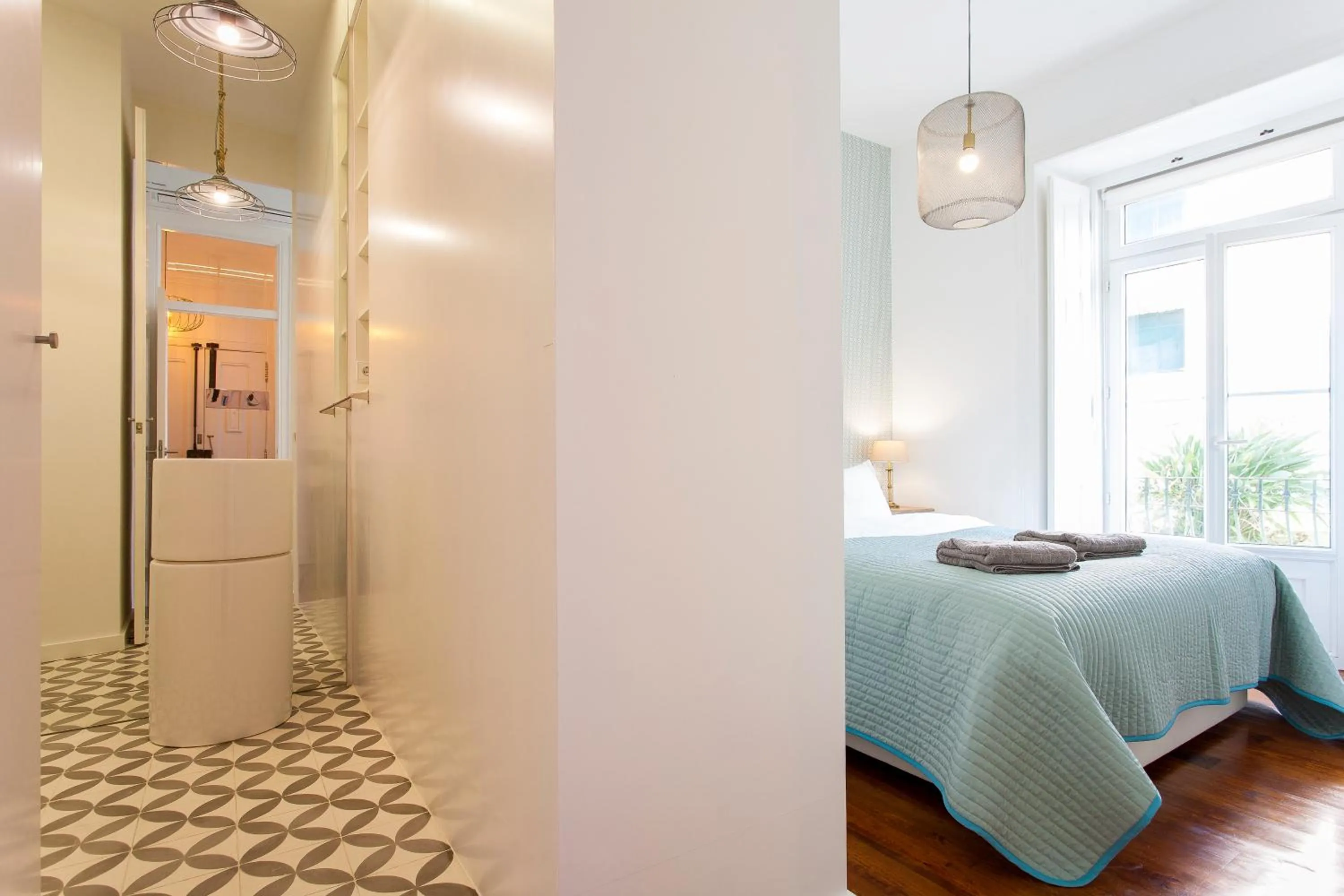 Bathroom, Bed in Bairro Alto Viewpoint Flat