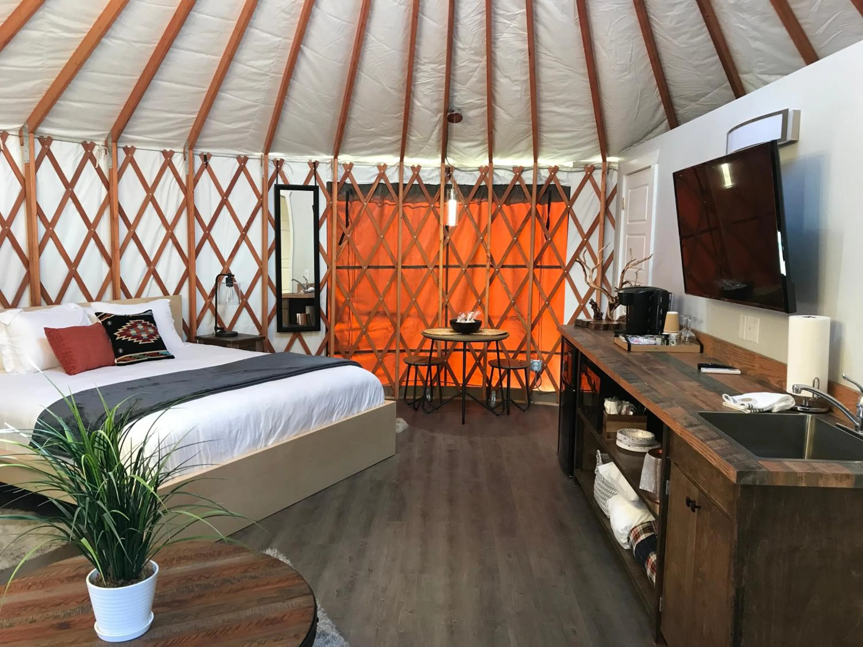 Photo of the whole room, Bed in Escalante Yurts - Luxury Lodging