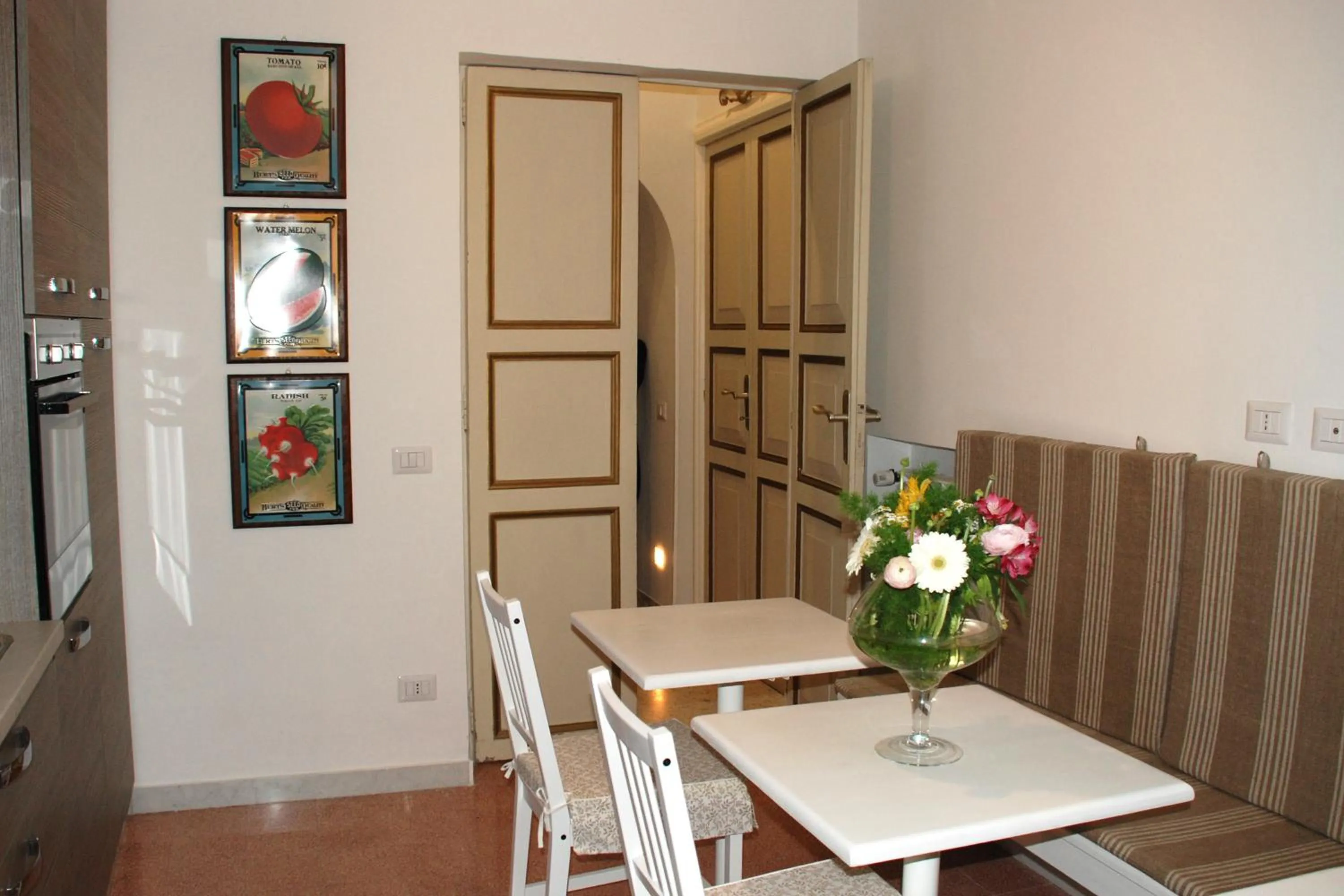 Communal kitchen in B&B Theodora